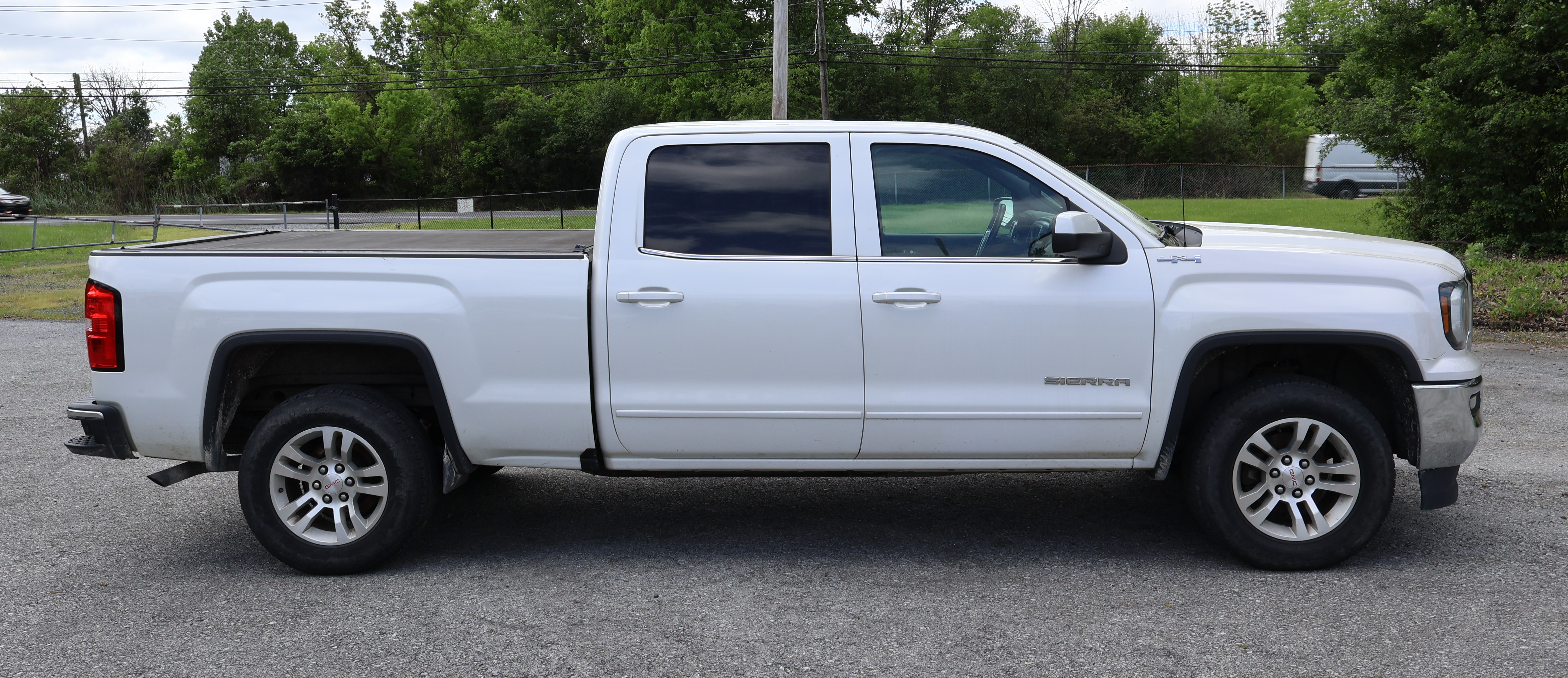 2018 GMC Sierra - view 2 of 30