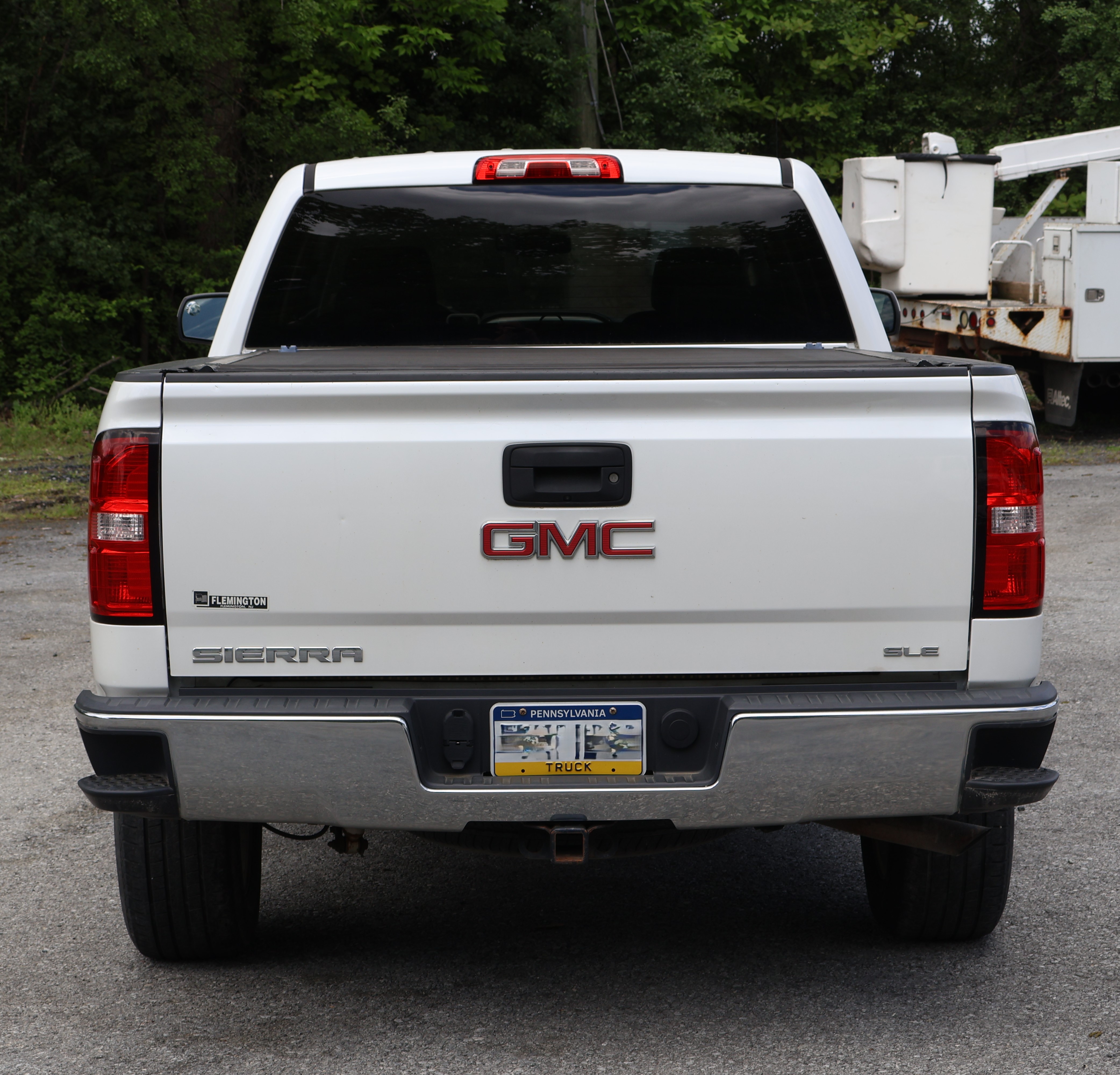 2018 GMC Sierra - view 4 of 30