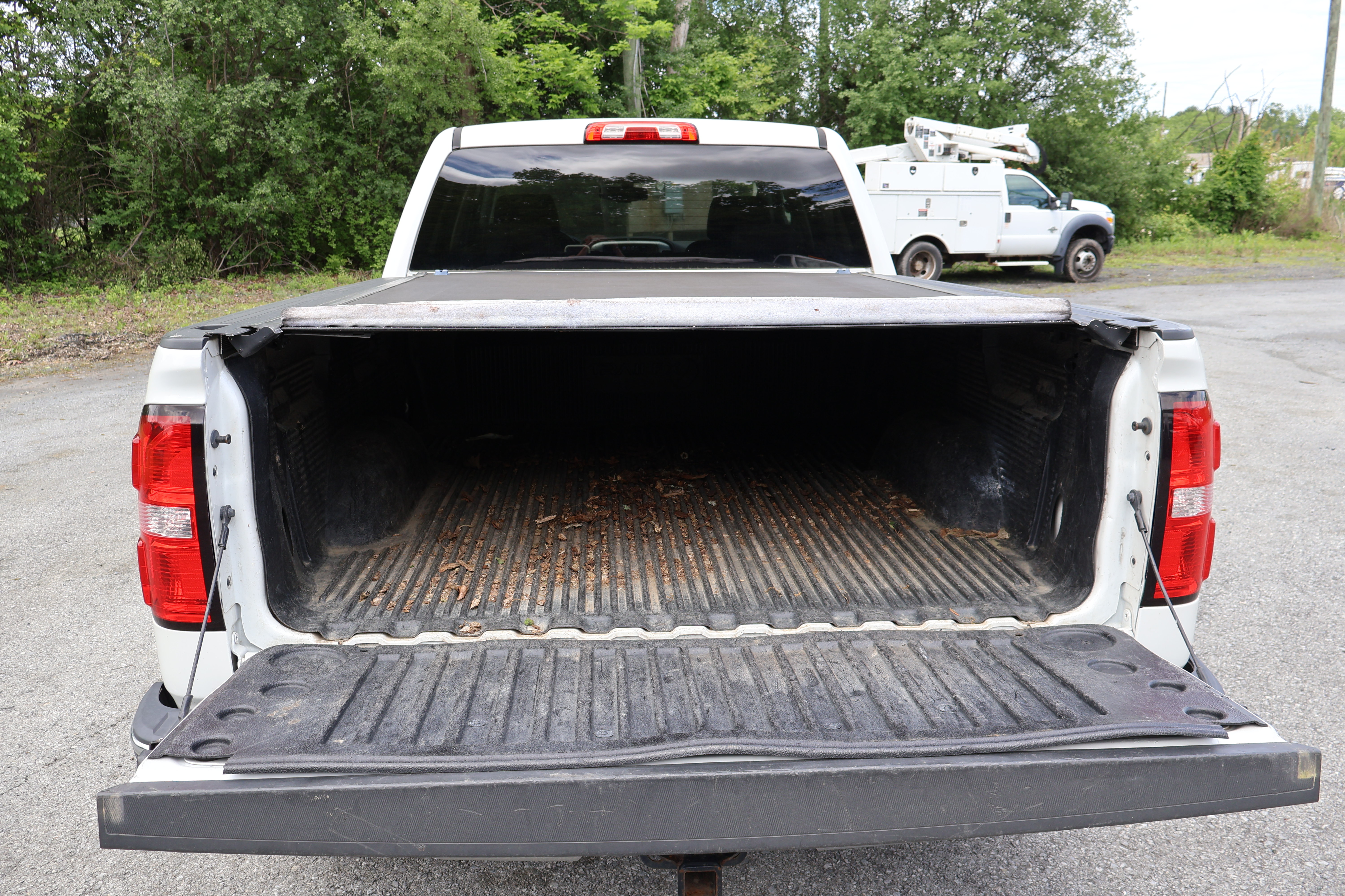 2018 GMC Sierra - view 10 of 30