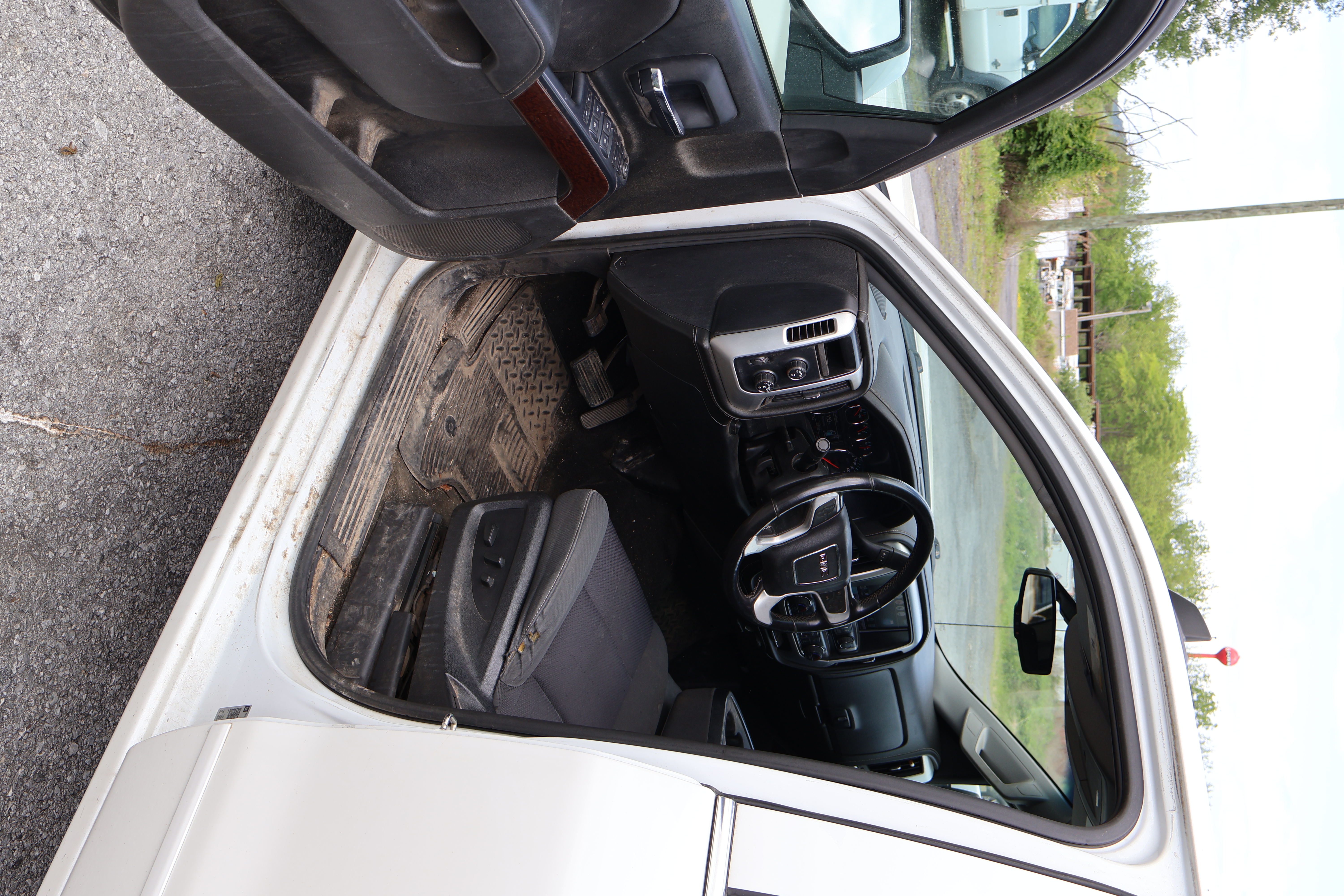 2018 GMC Sierra - Image 13