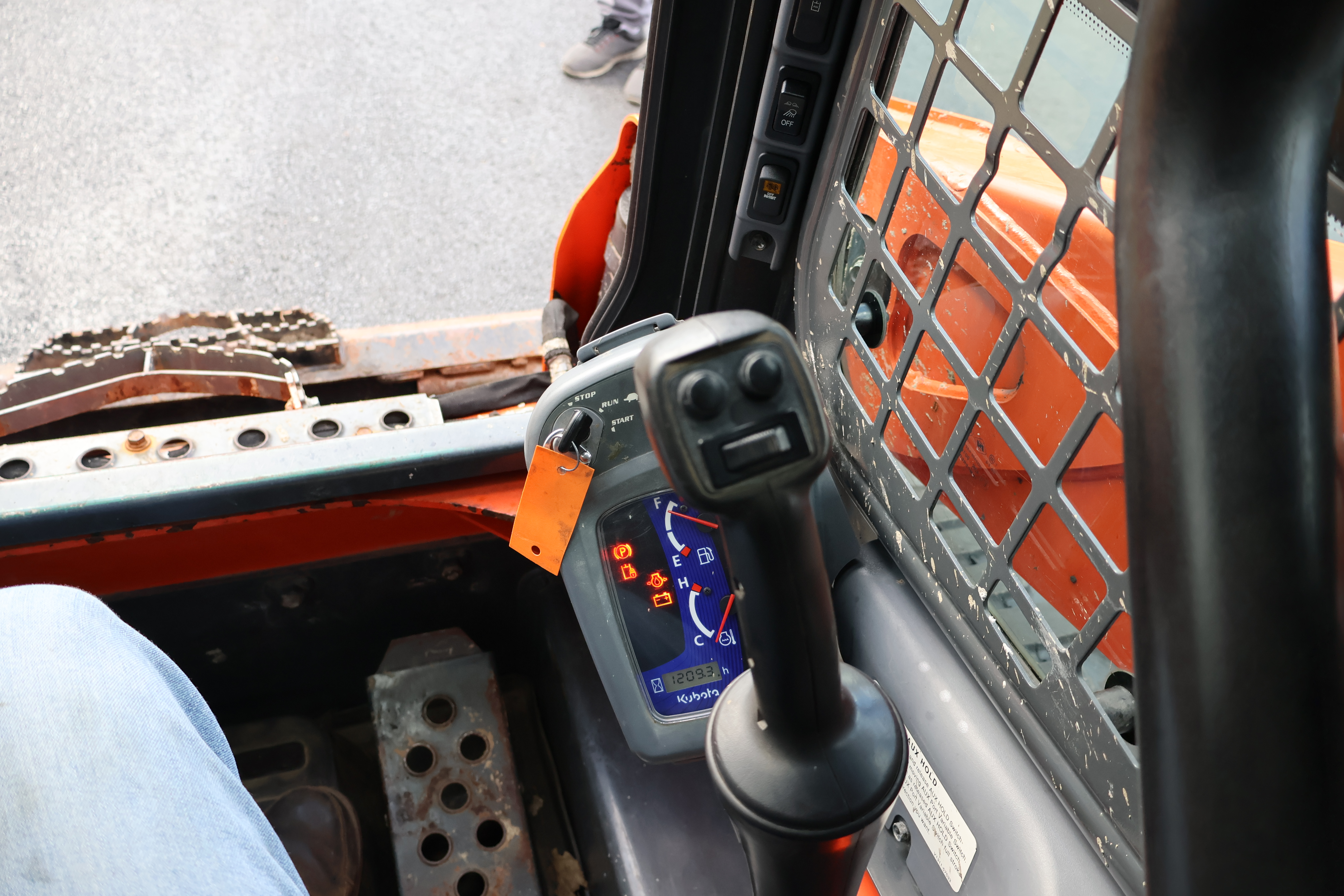 2018 KUBOTA SSV65 - Image 21