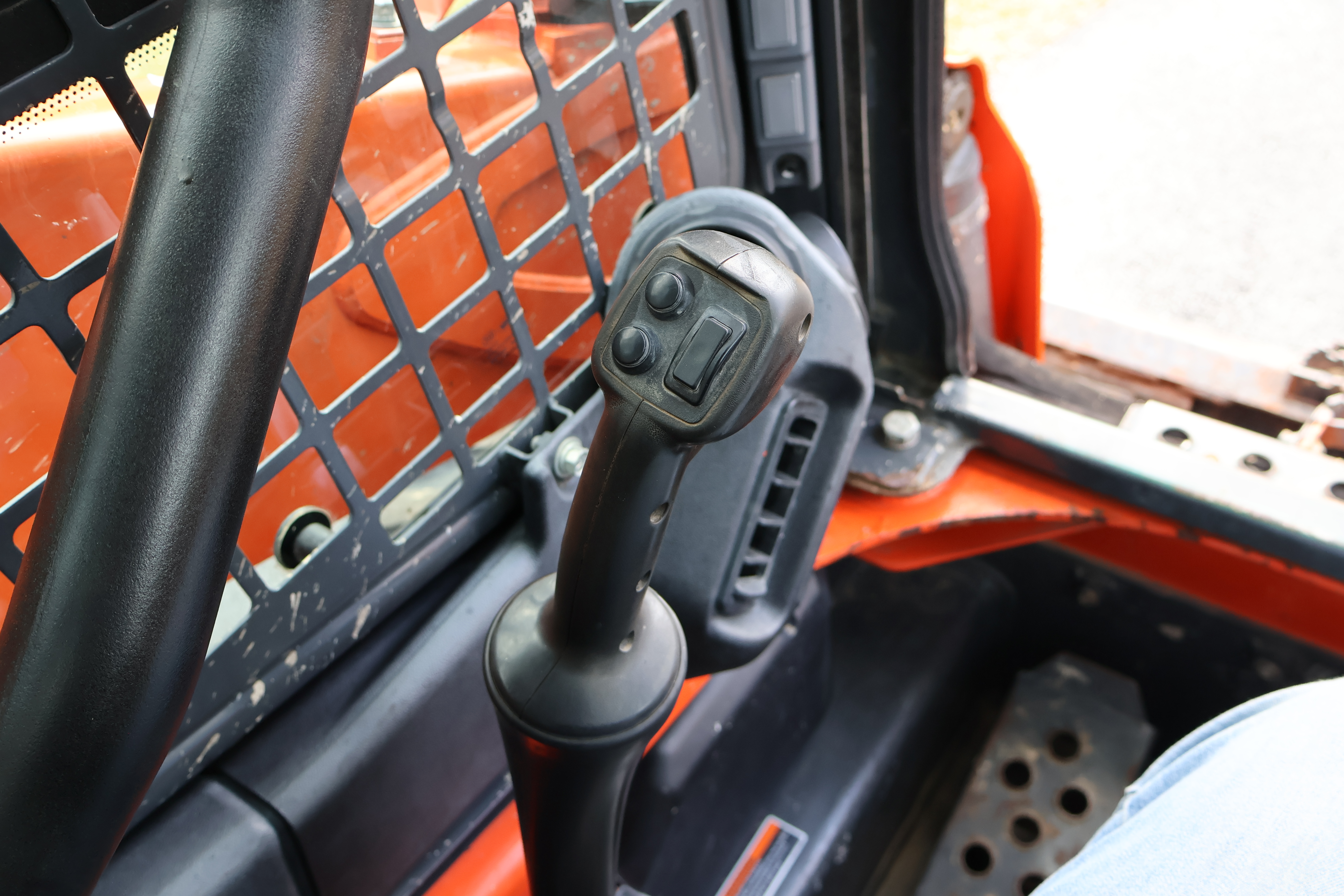 2018 KUBOTA SSV65 - Image 24