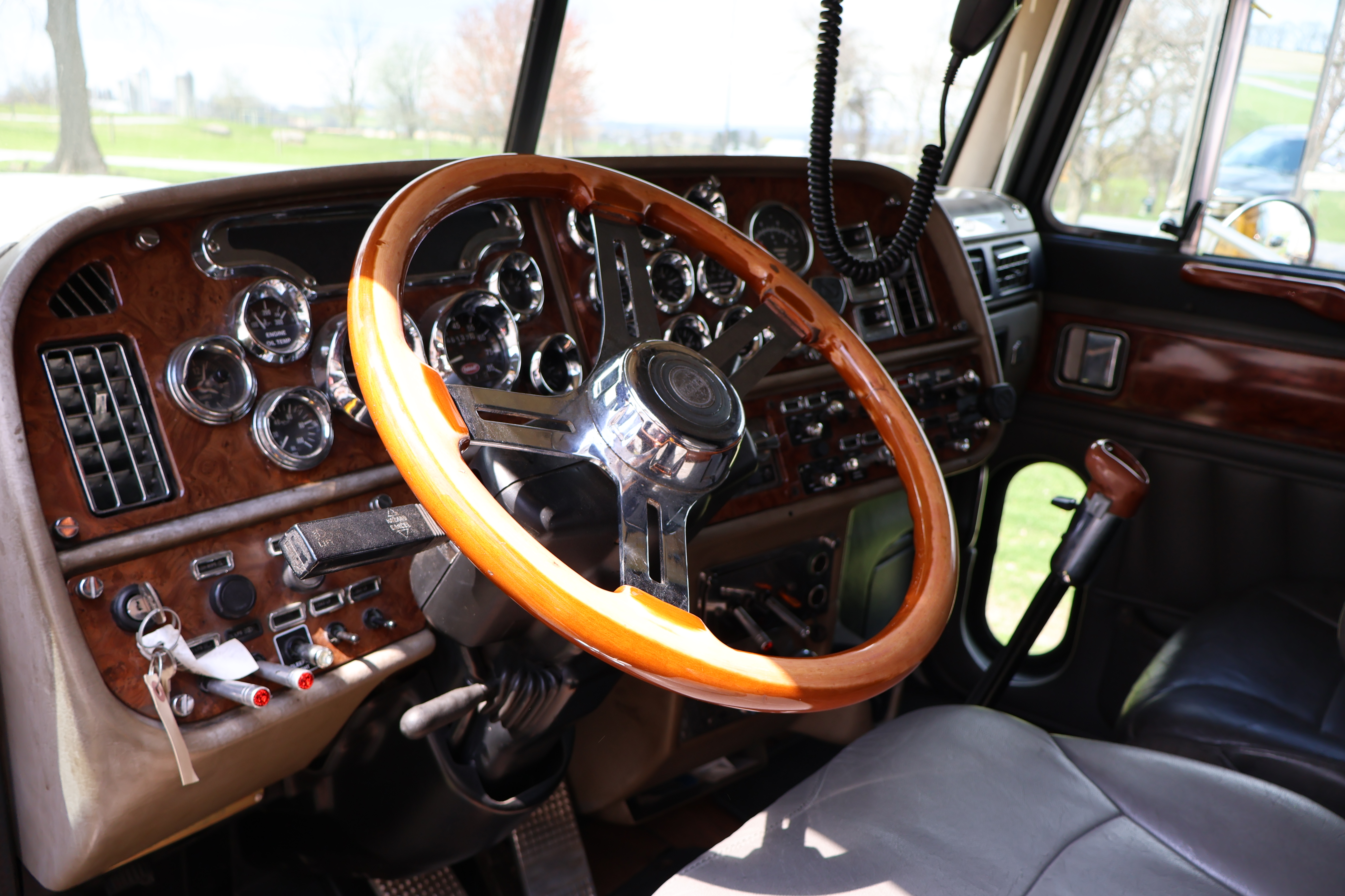 2001 PETERBILT 379 - Image 16