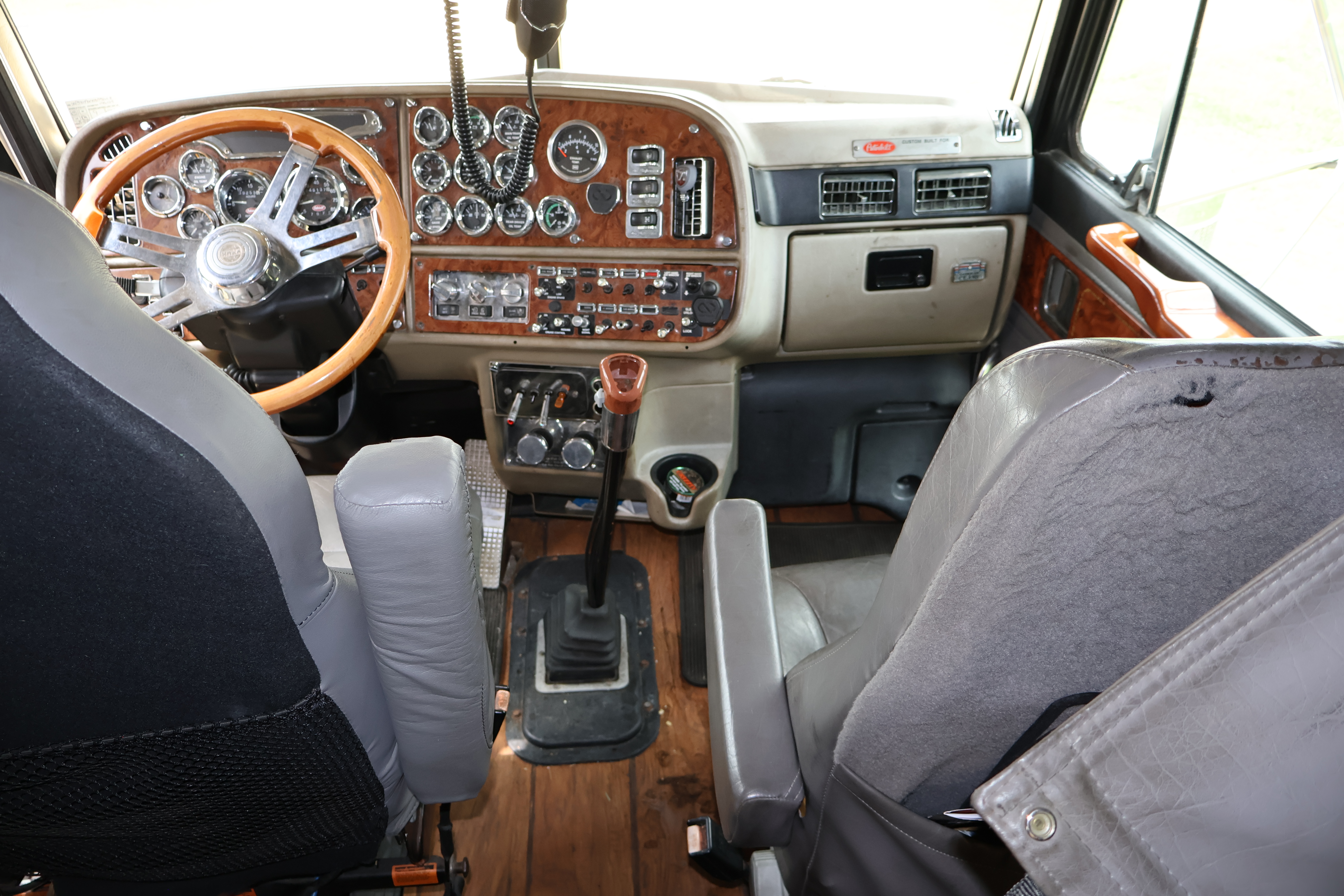 2001 PETERBILT 379 - view 19 of 48