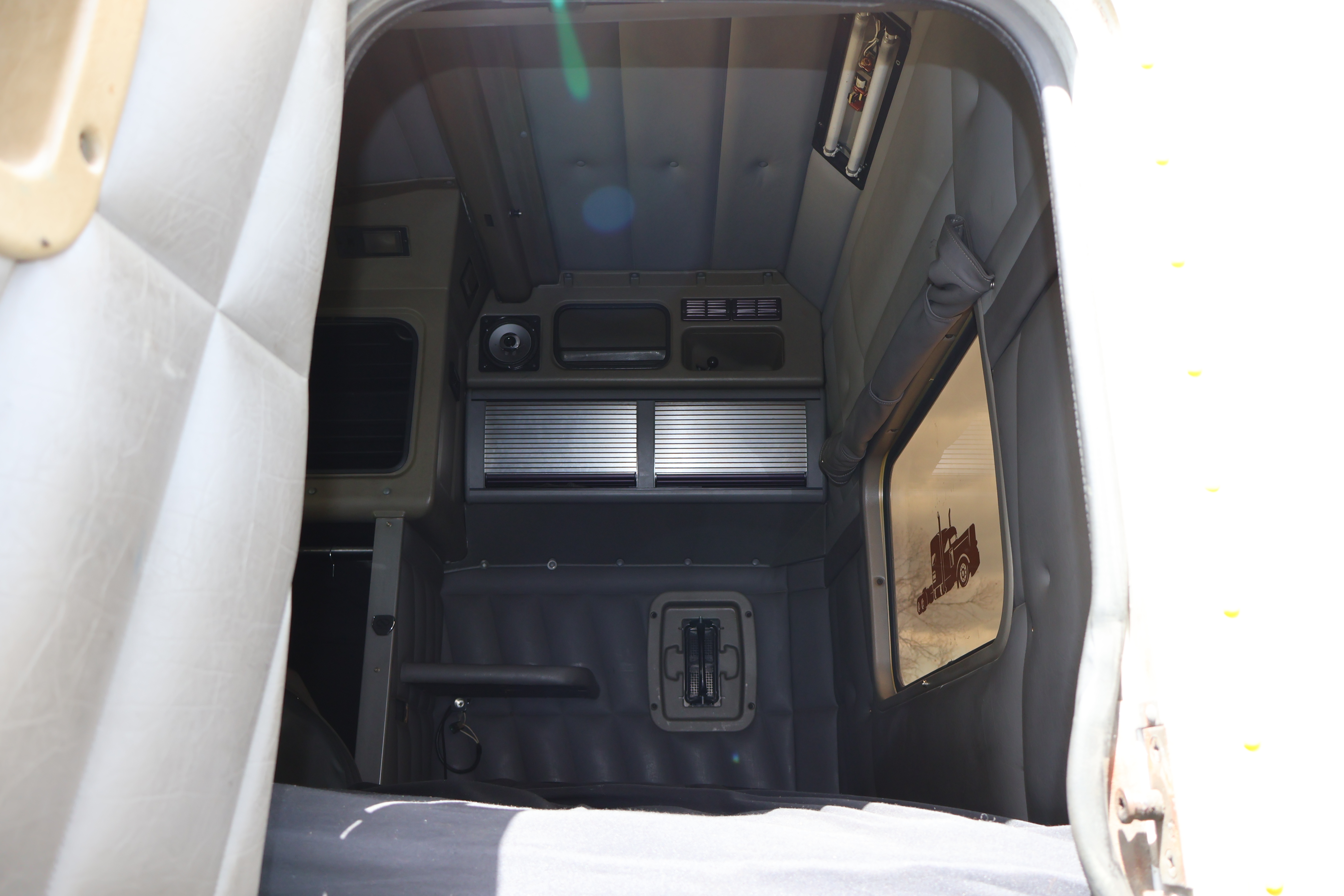 2001 PETERBILT 379 - Image 38