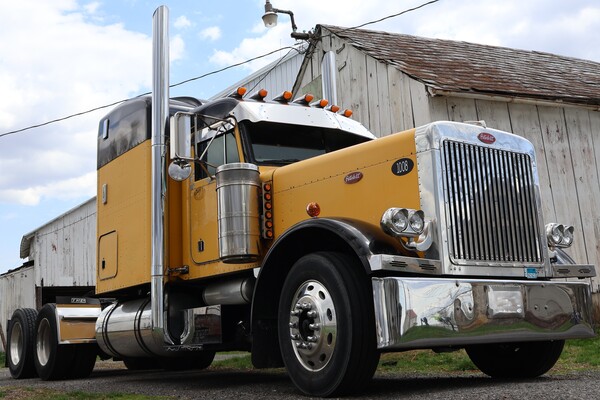 2001 PETERBILT 379