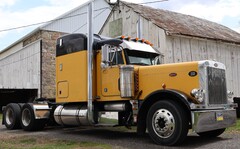 2001 PETERBILT 379 - Image 2