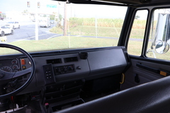 2003 FREIGHTLINER FL70 - Image 17