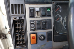 2003 FREIGHTLINER FL70 - Image 16
