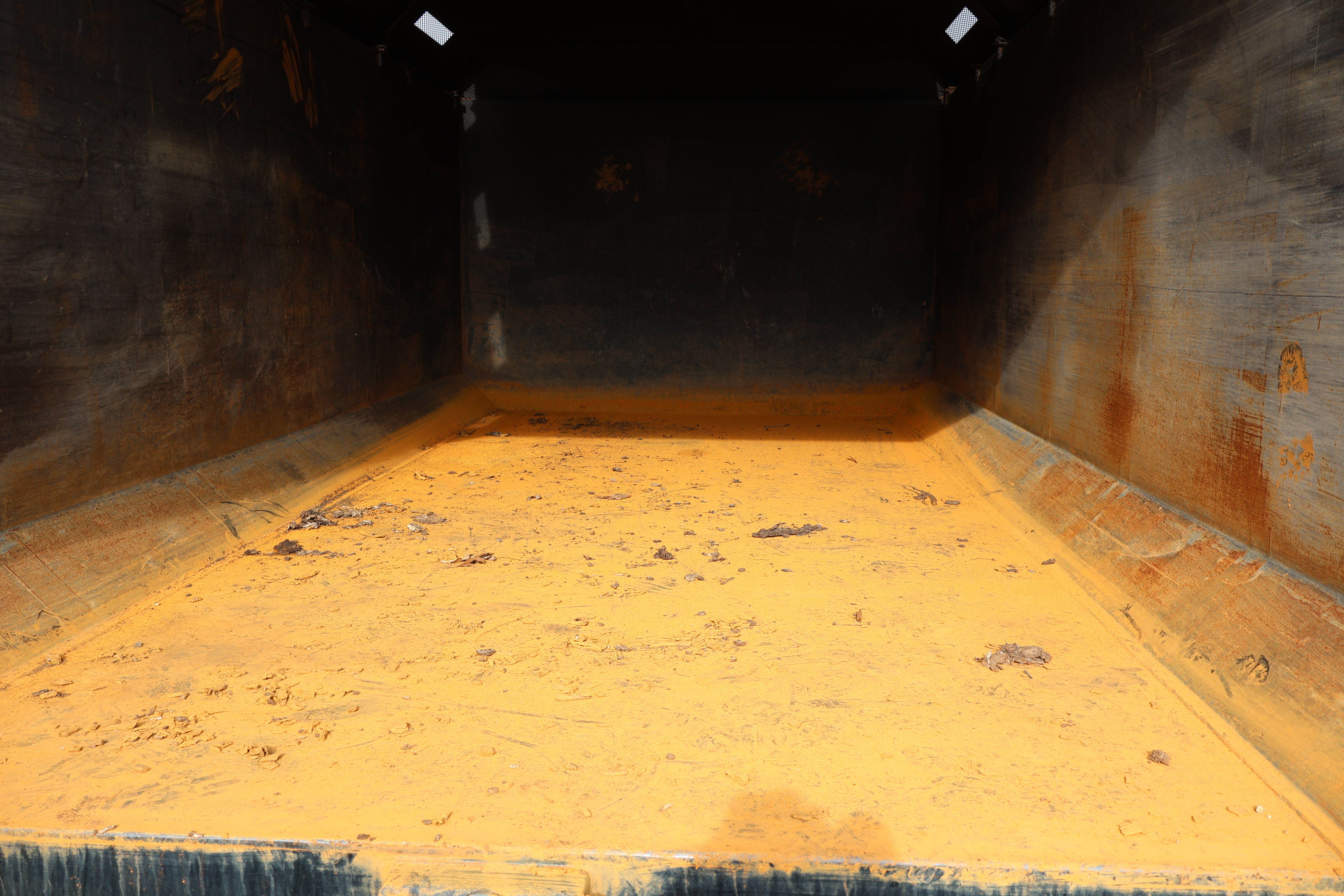 2003 FREIGHTLINER FL70 - Image 26