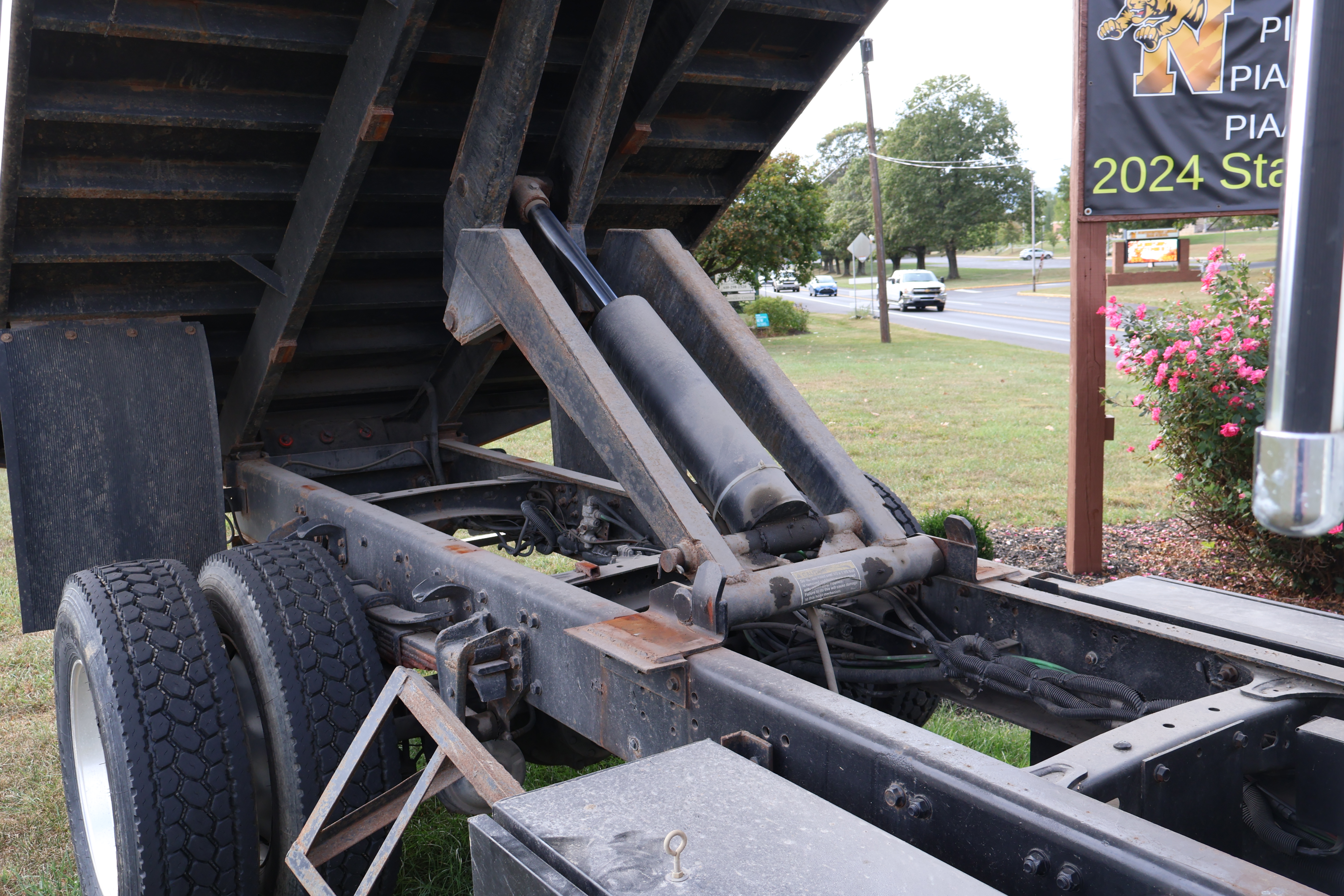 2003 FREIGHTLINER FL70 - Image 29