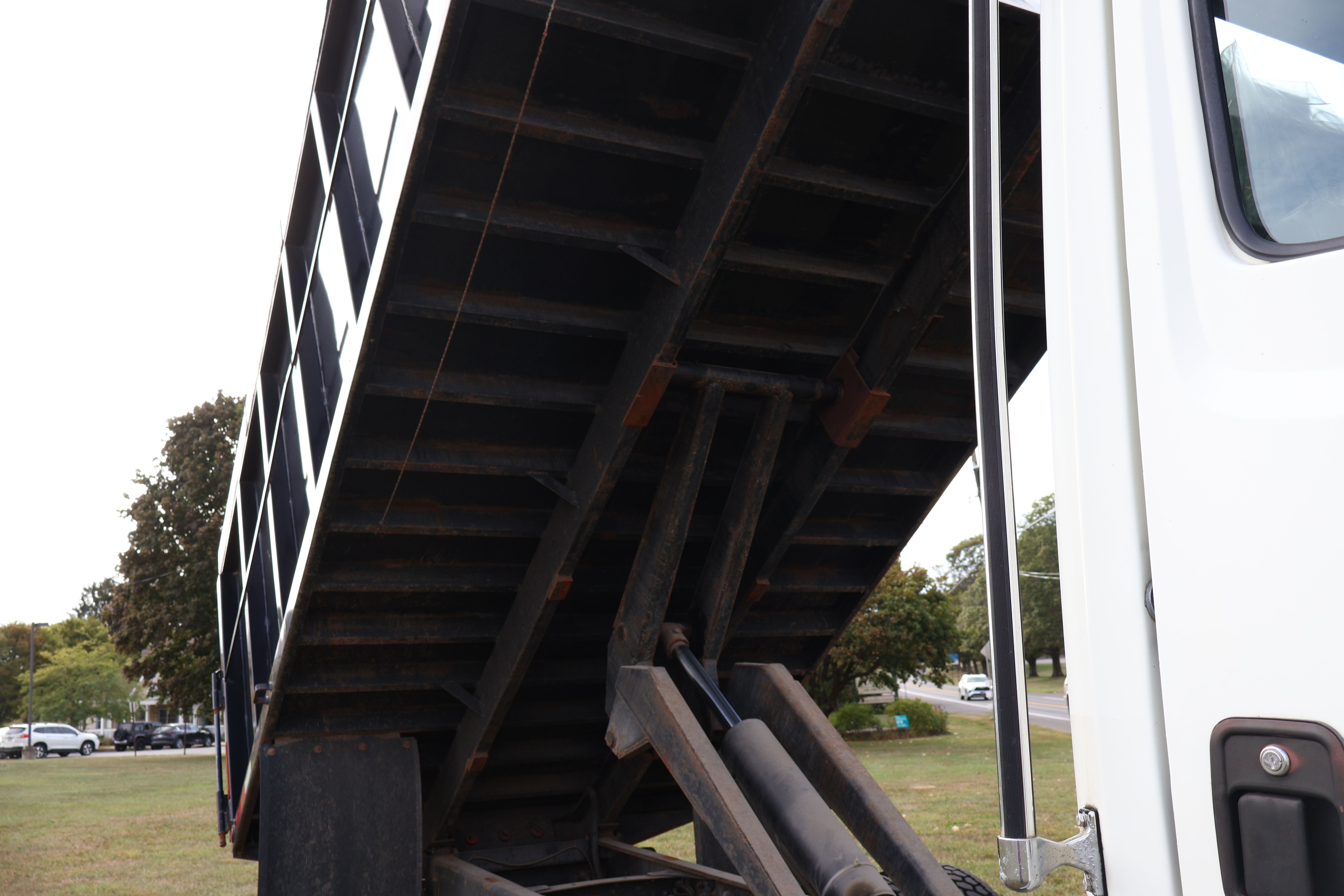 2003 FREIGHTLINER FL70 - Image 30