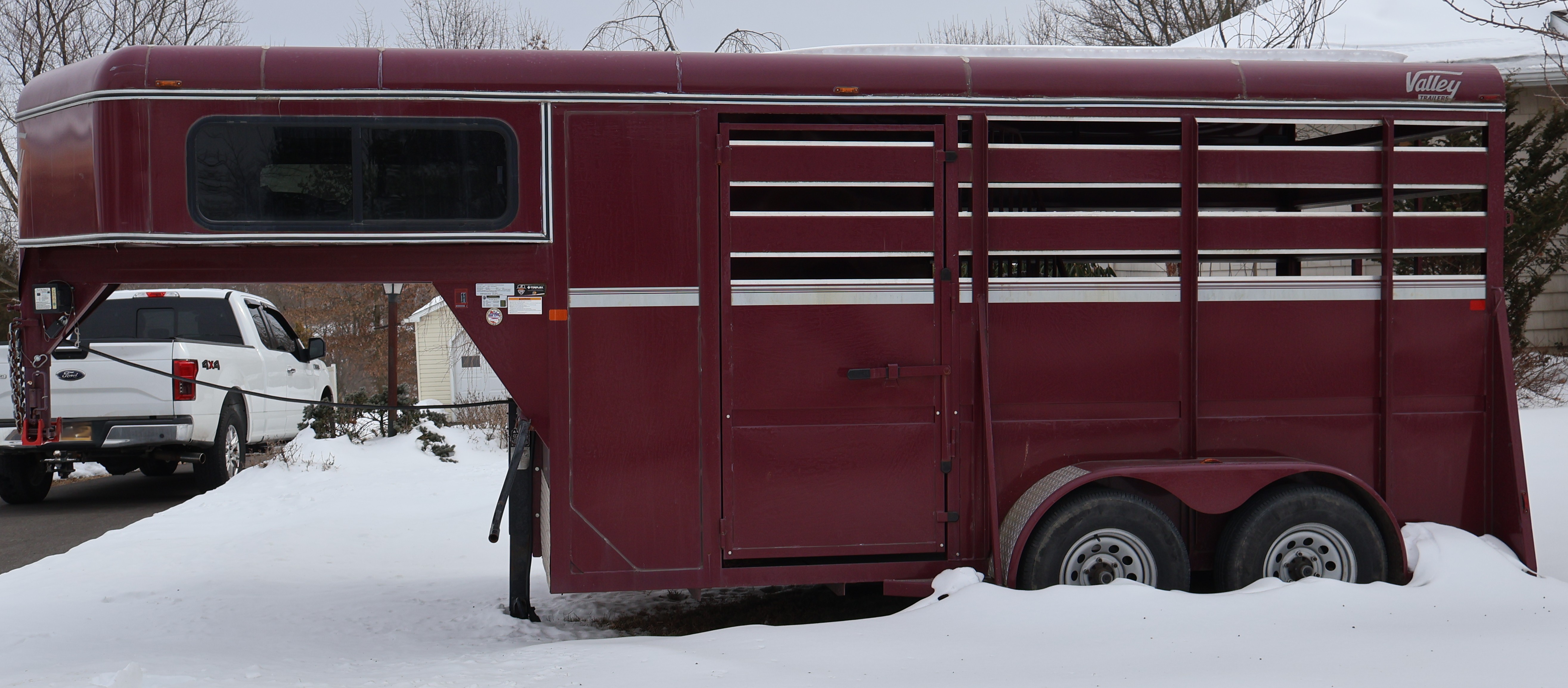 2019 VALLEY EQ 2910 16' 2 Horse Slant Load Gooseneck - Image 6