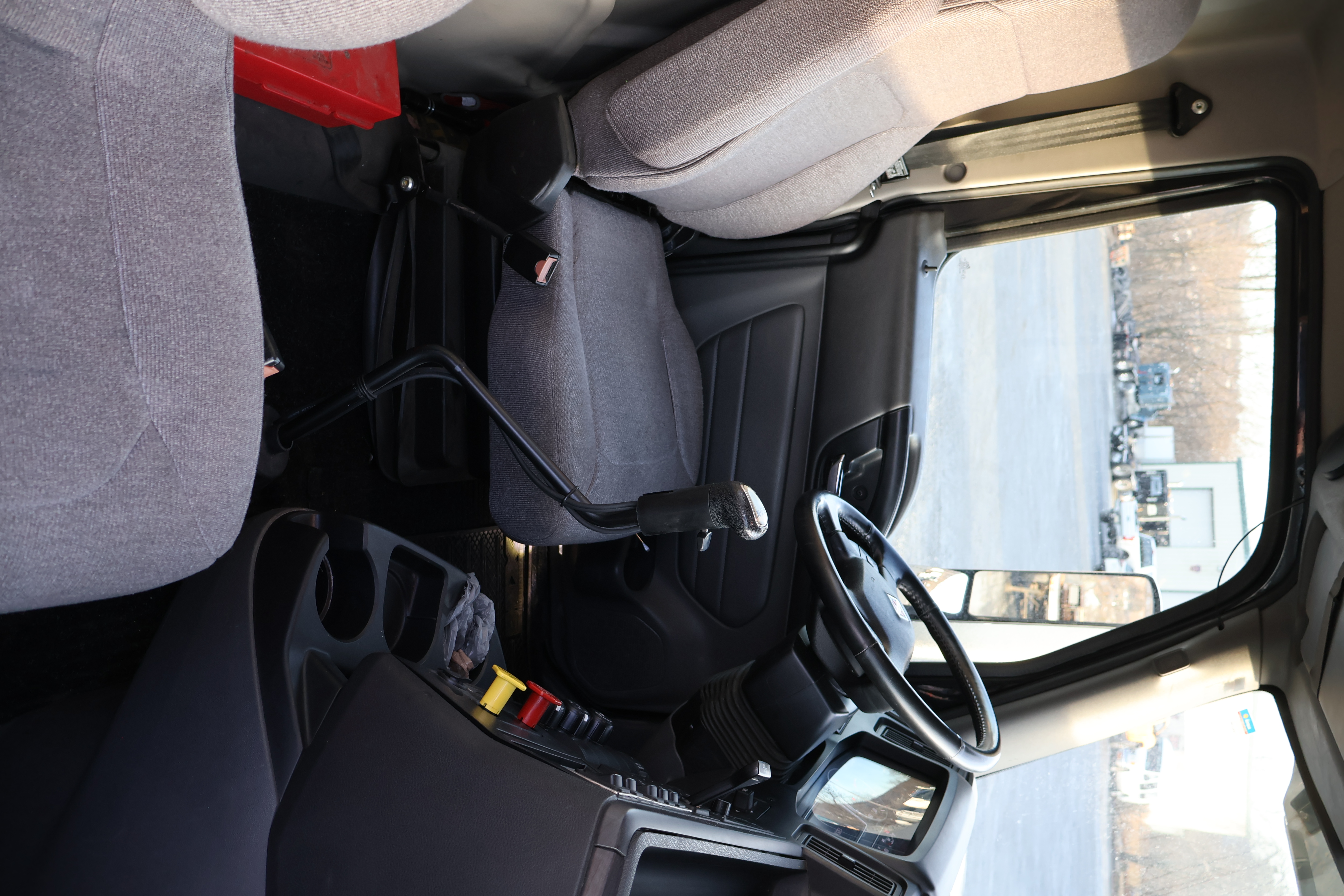 2024 INTERNATIONAL HX520 SFA - Image 28