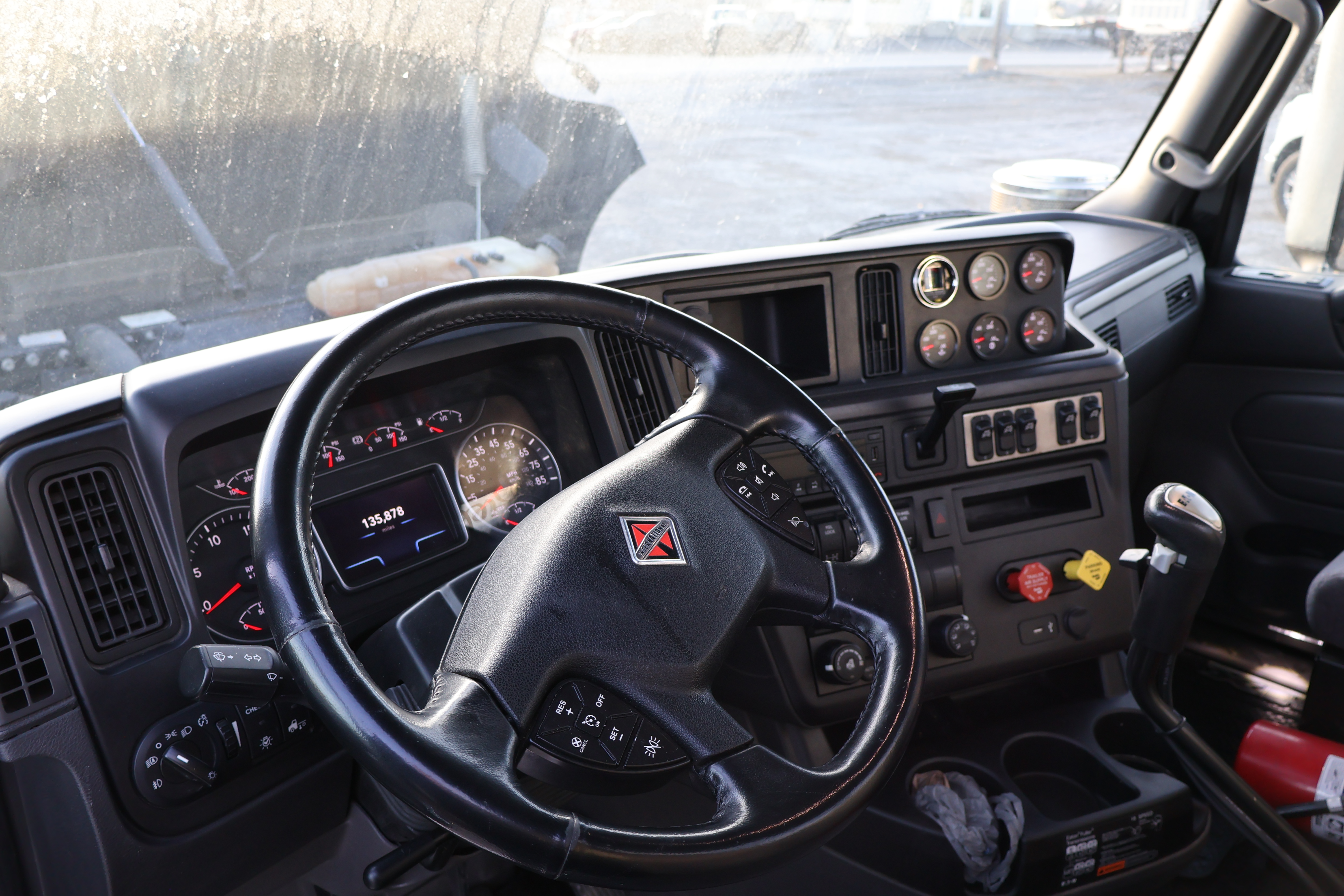 2024 INTERNATIONAL HX520 SFA - Image 30