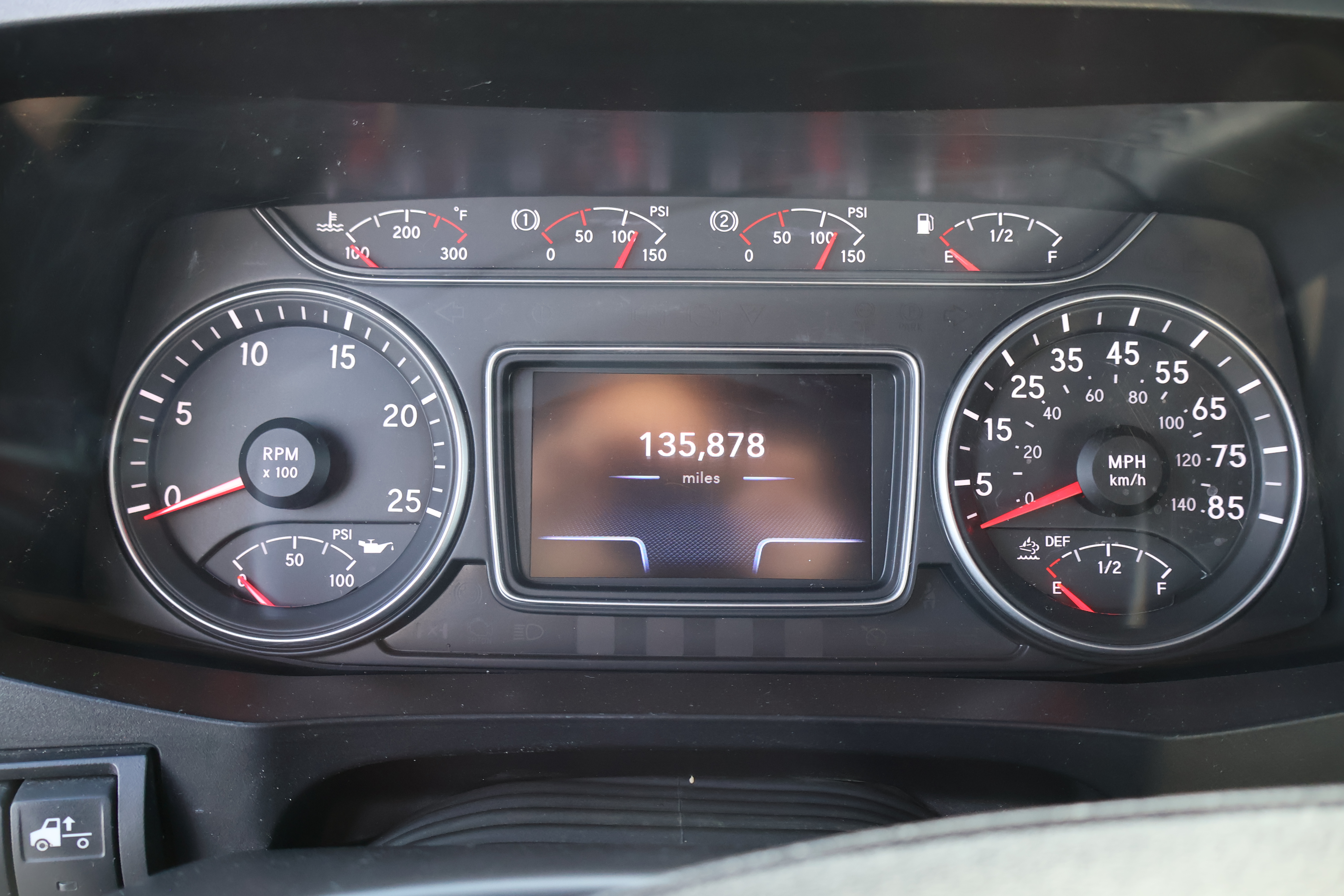 2024 INTERNATIONAL HX520 SFA - Image 32