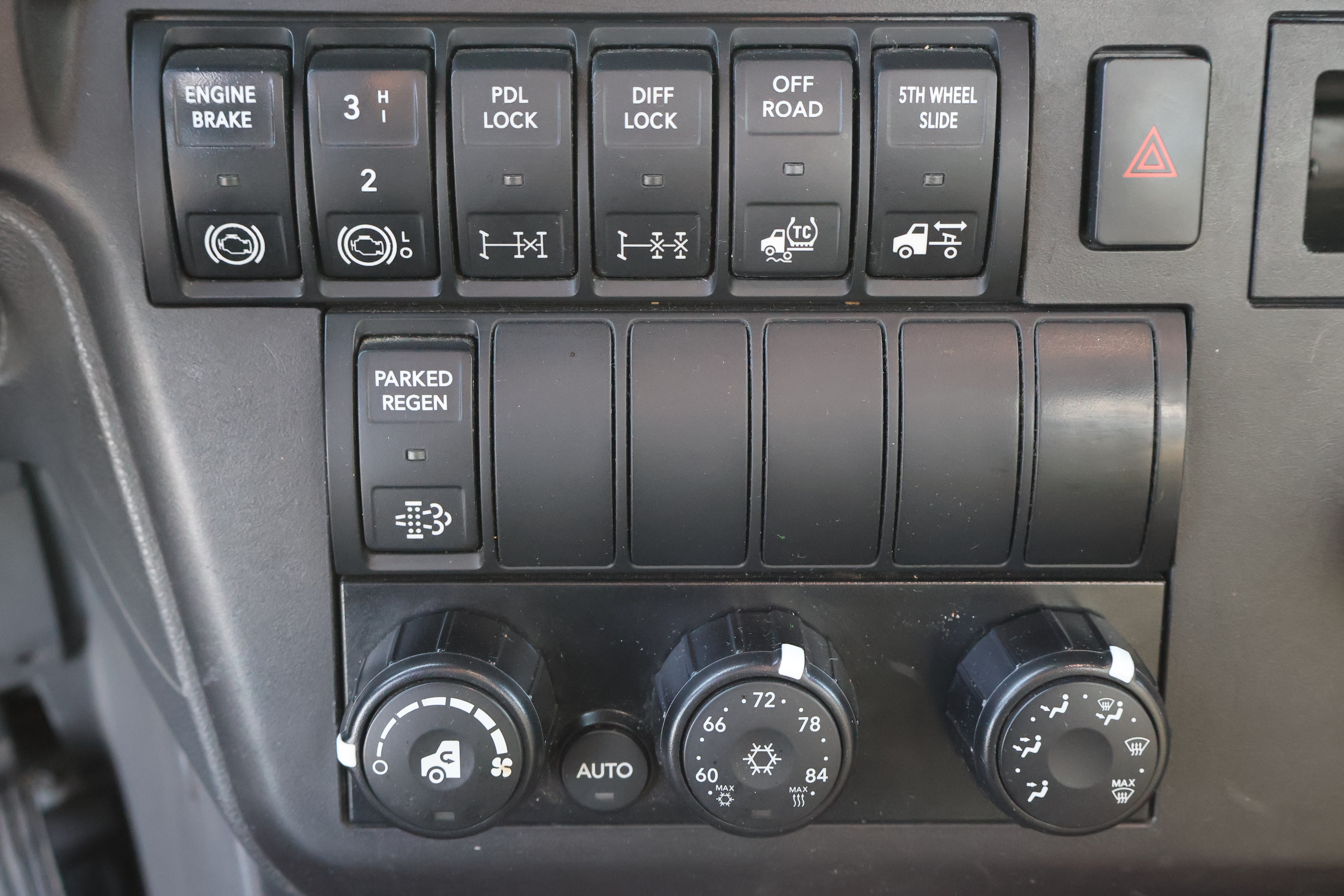 2024 INTERNATIONAL HX520 SFA - Image 35