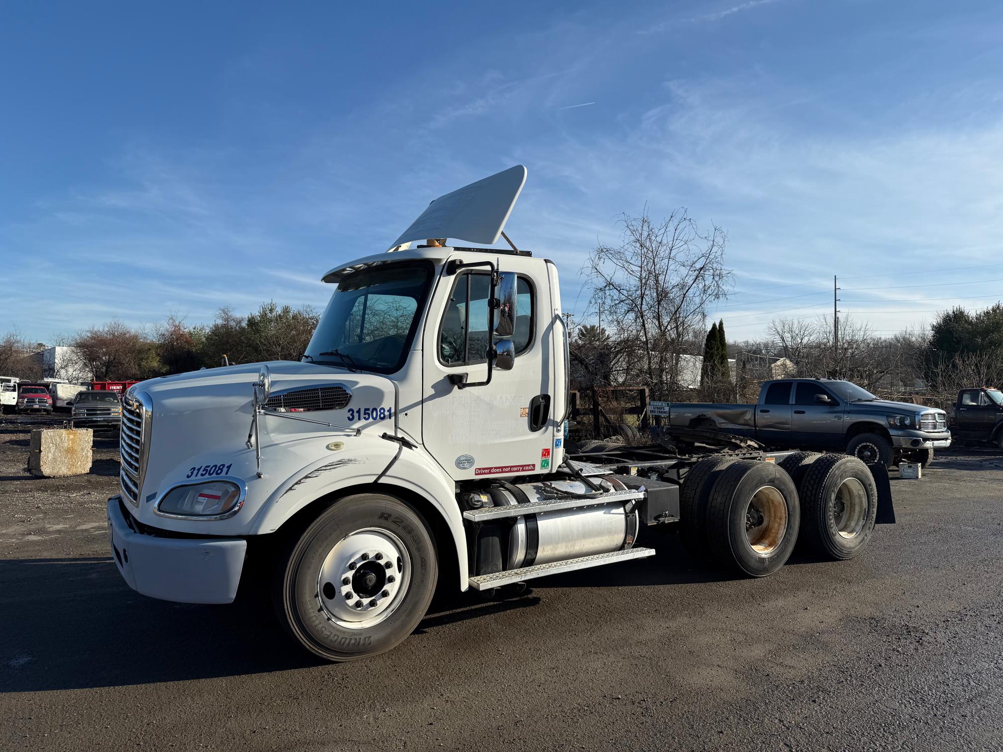 2015 FREIGHTLINER M2 112