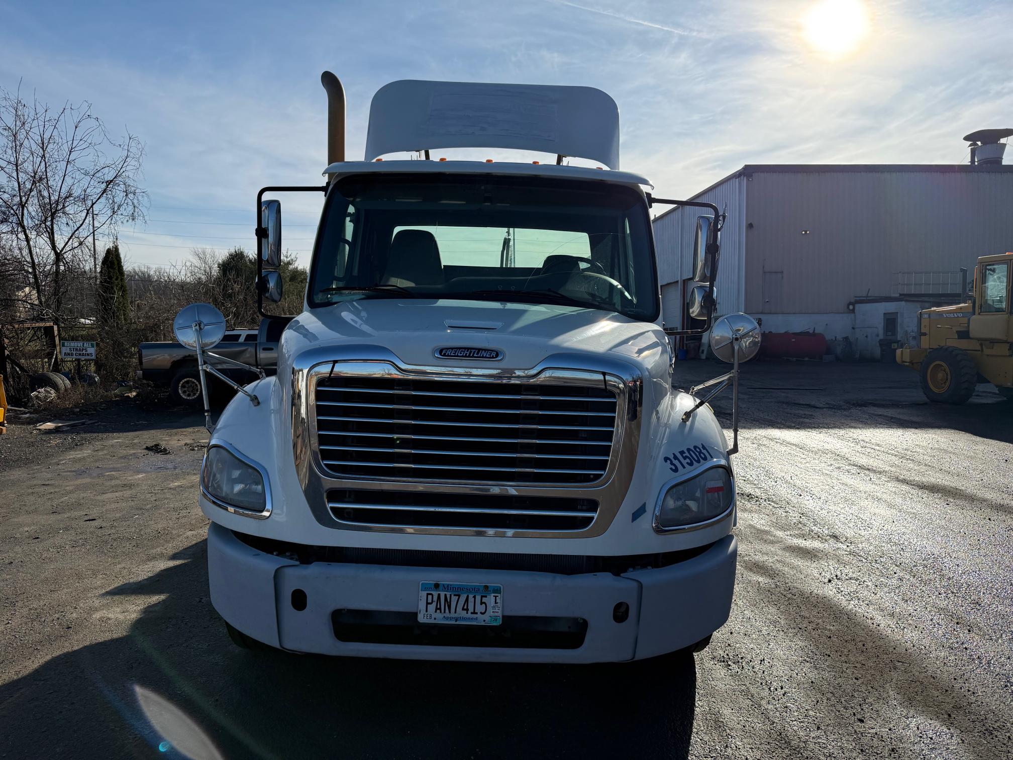2015 FREIGHTLINER M2 112 - view 2 of 16