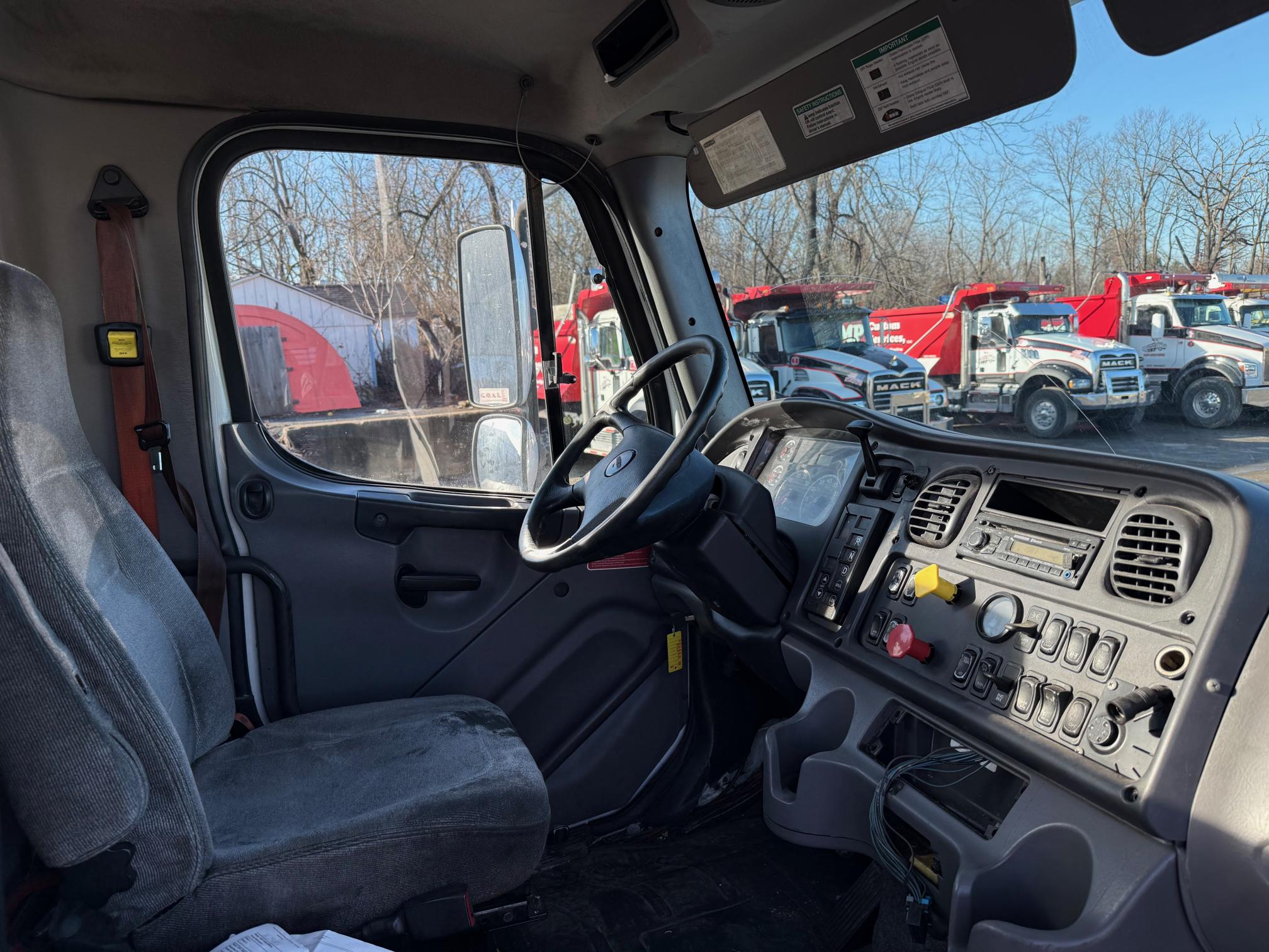 2015 FREIGHTLINER M2 112 - Image 13