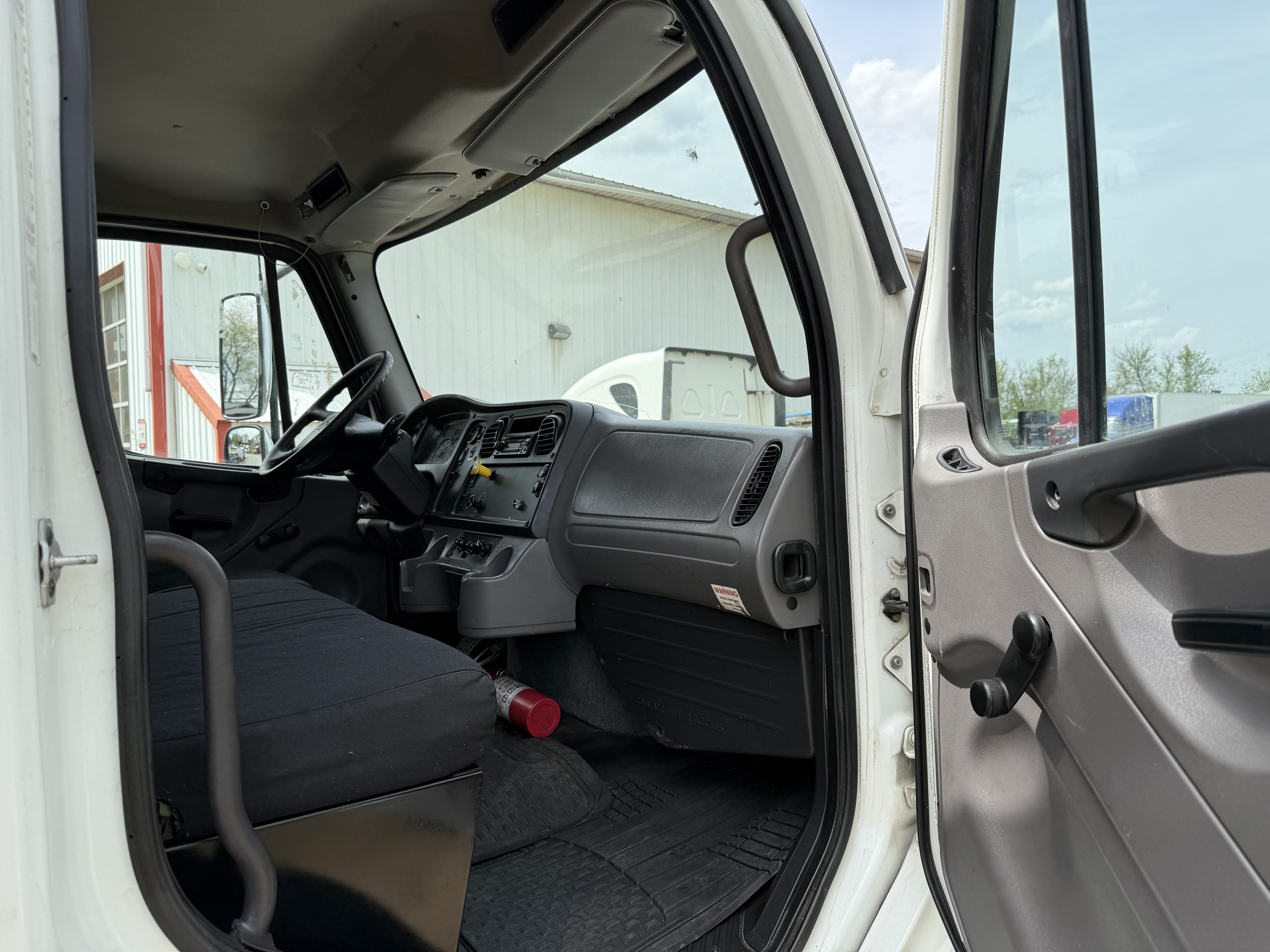 2015 FREIGHTLINER Business Class N2 106 - view 14 of 36