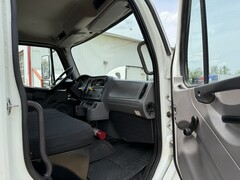 2015 FREIGHTLINER Business Class N2 106 - Image 14
