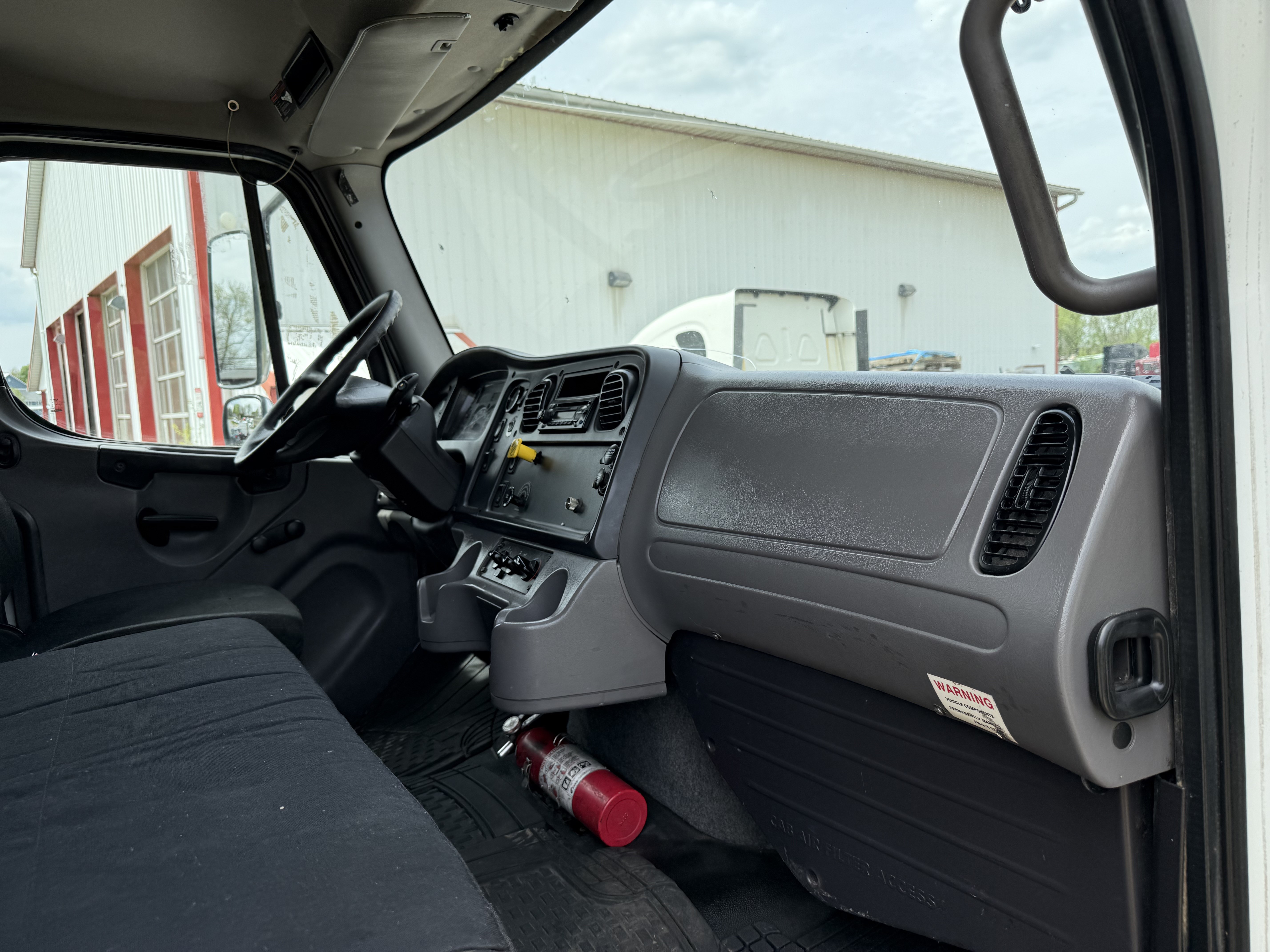 2015 FREIGHTLINER Business Class N2 106 - view 15 of 36