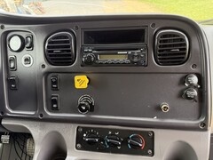 2015 FREIGHTLINER Business Class N2 106 - Image 18