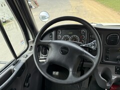 2015 FREIGHTLINER Business Class N2 106 - Image 20