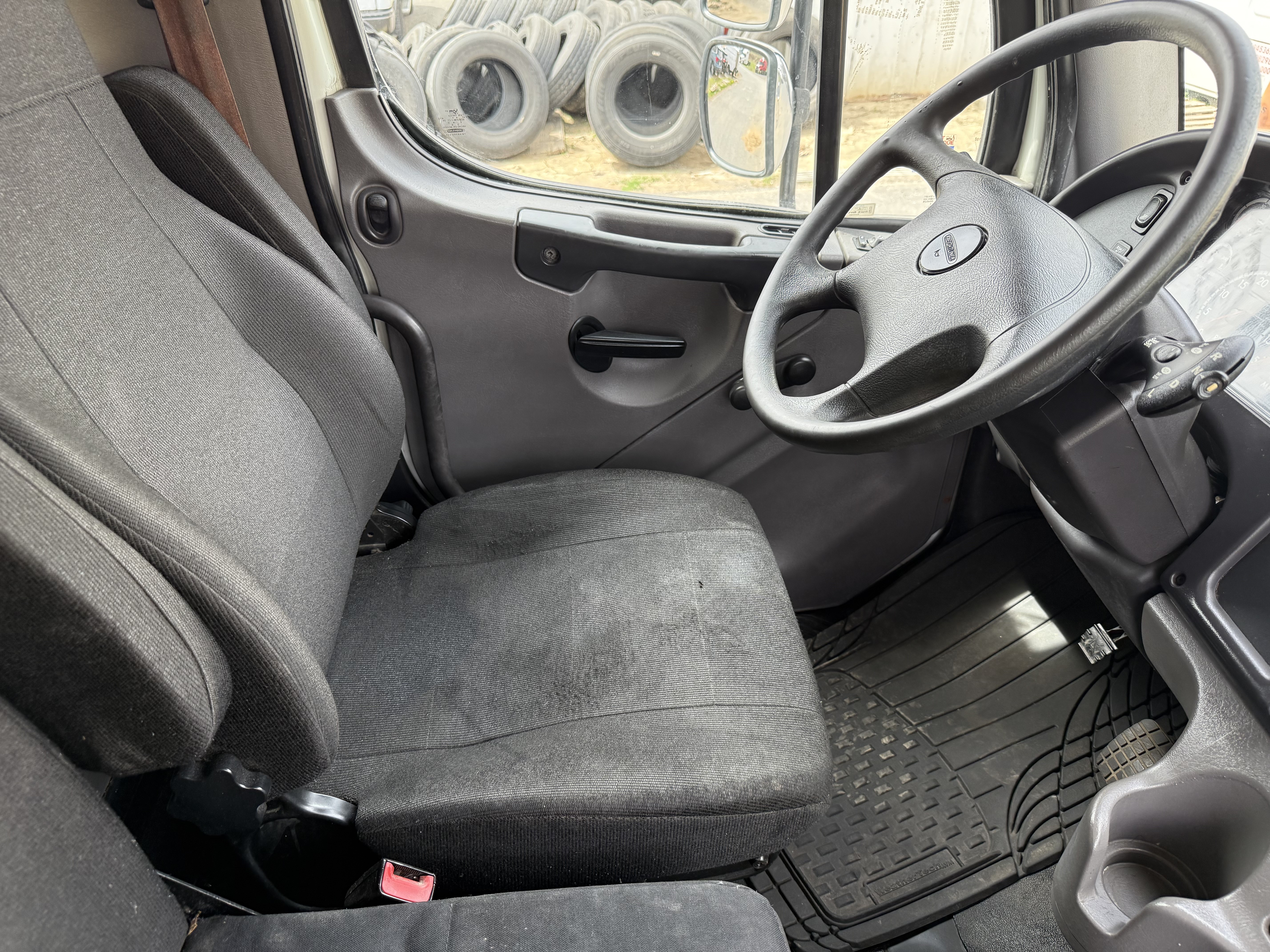 2015 FREIGHTLINER Business Class N2 106 - view 17 of 36