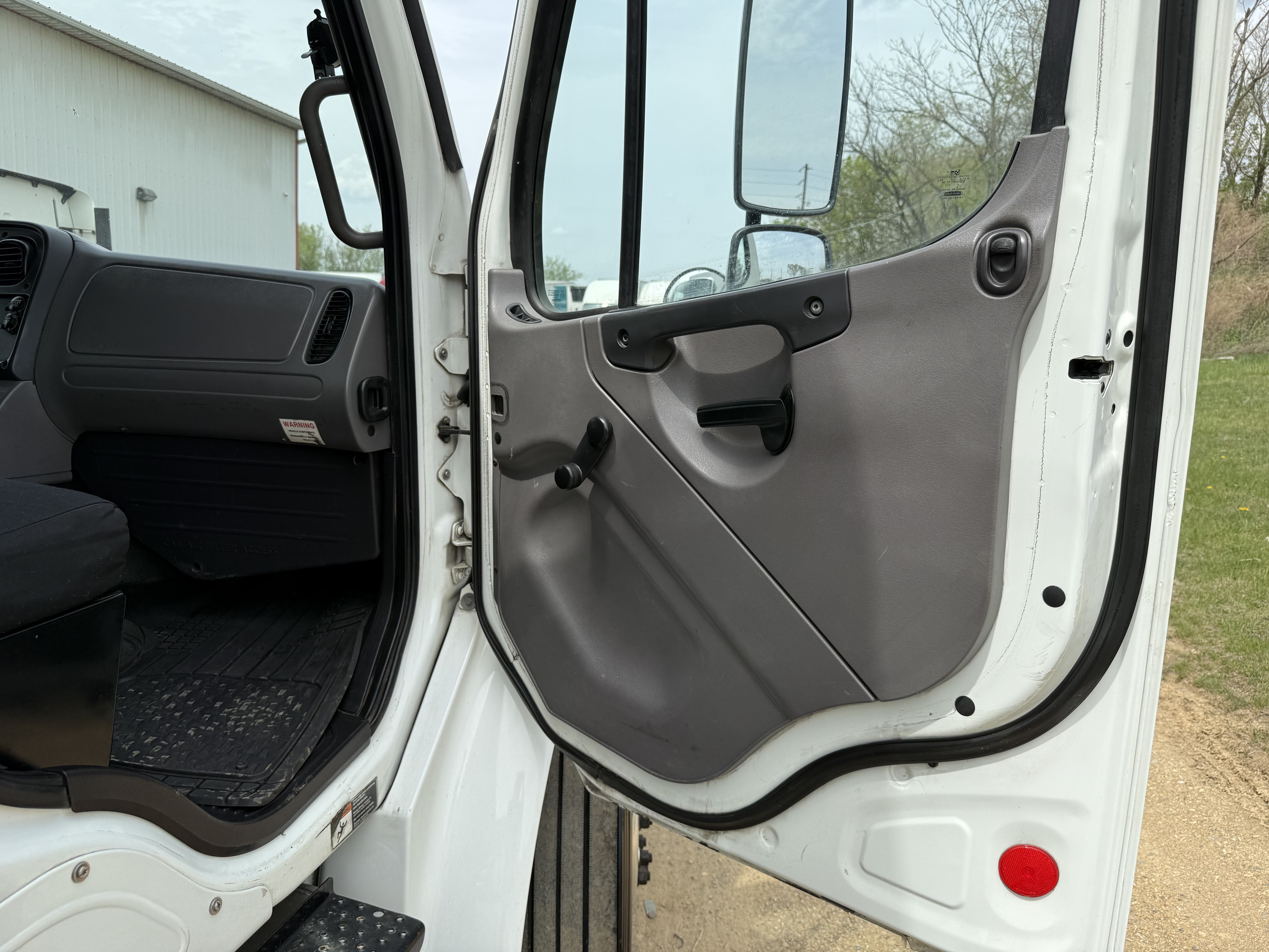 2015 FREIGHTLINER Business Class N2 106 - view 13 of 36