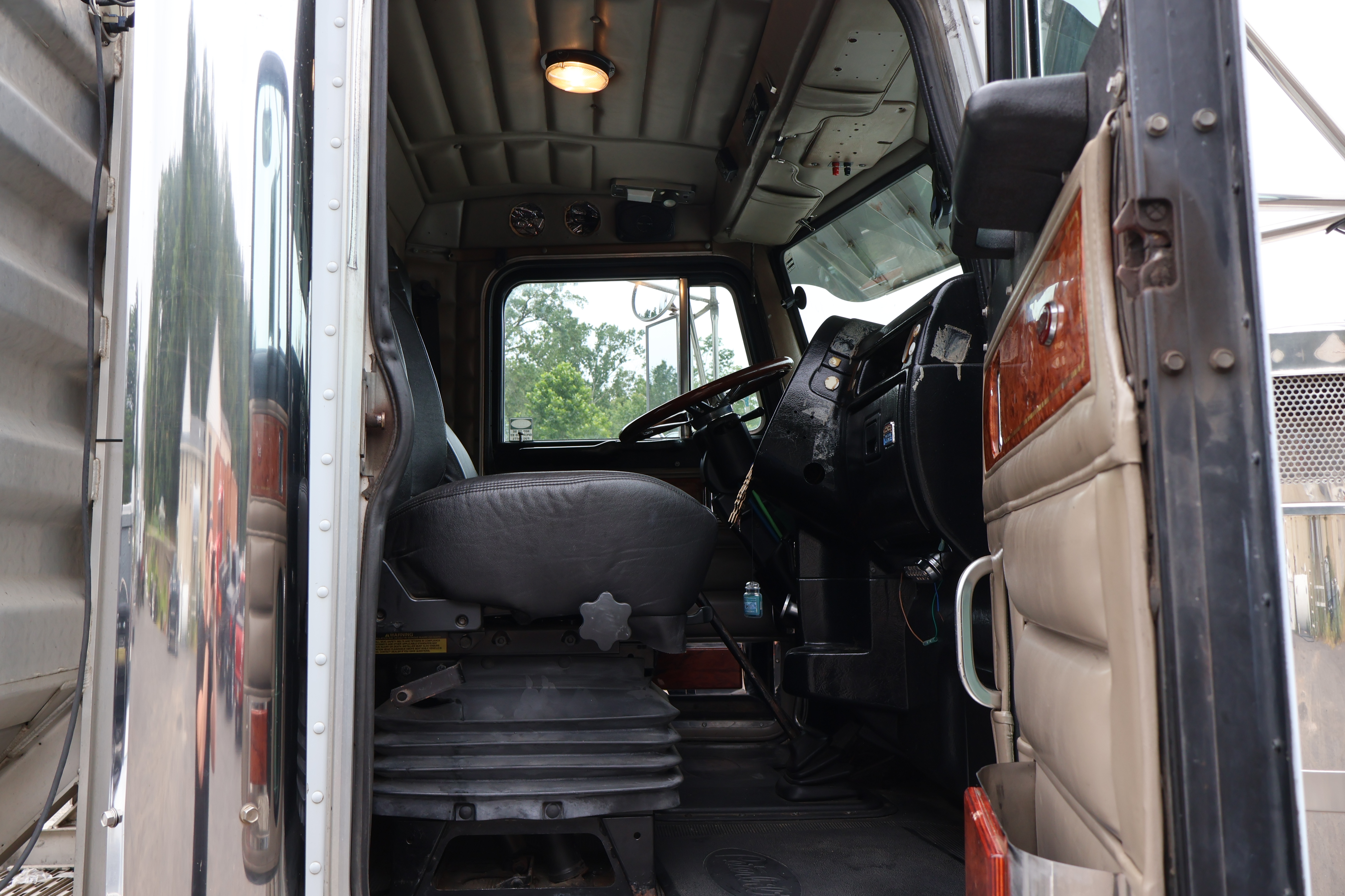 2001 PETERBILT 379 - Image 16