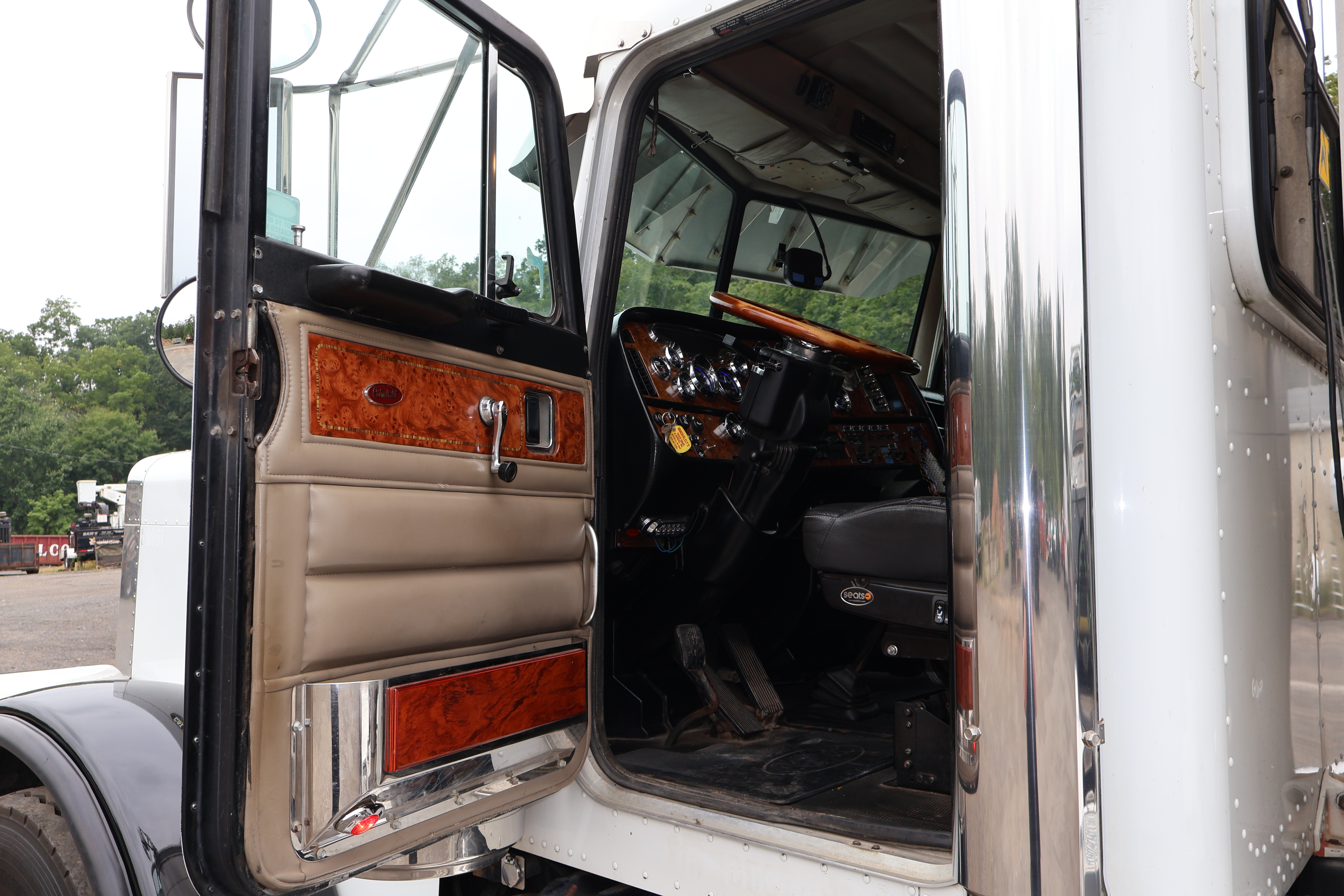 2001 PETERBILT 379 - Image 19