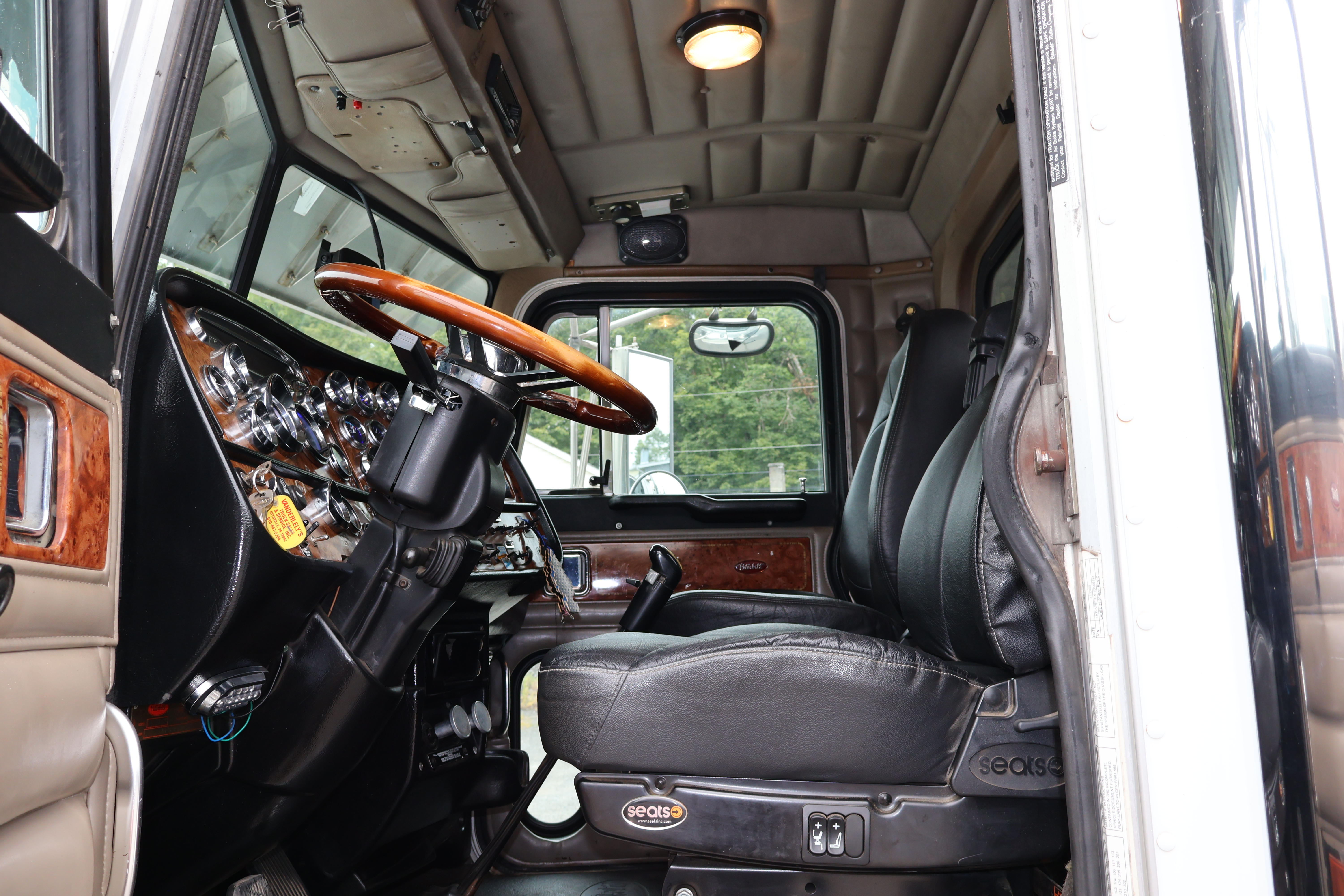 2001 PETERBILT 379 - Image 20