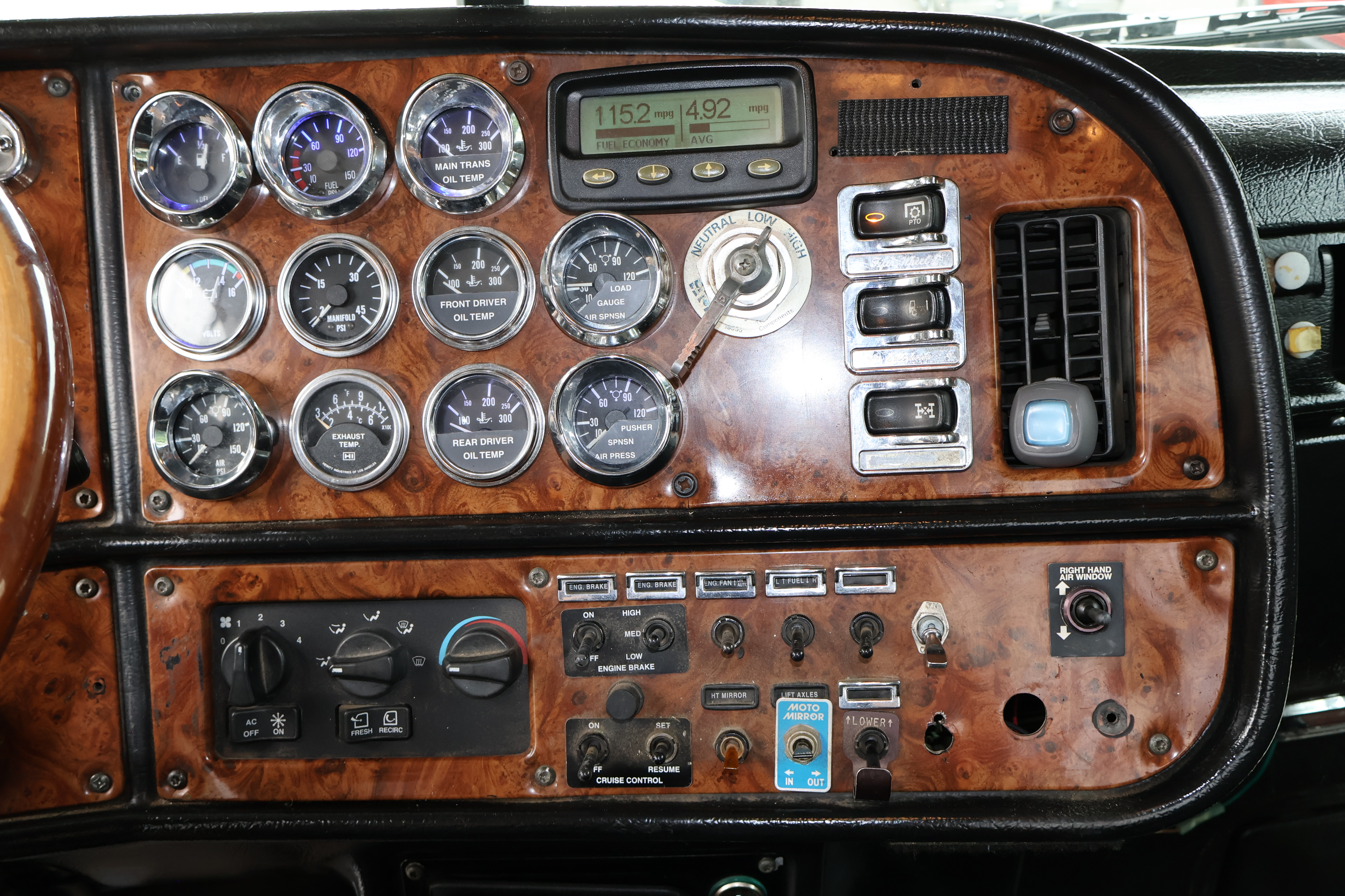 2001 PETERBILT 379 - Image 22