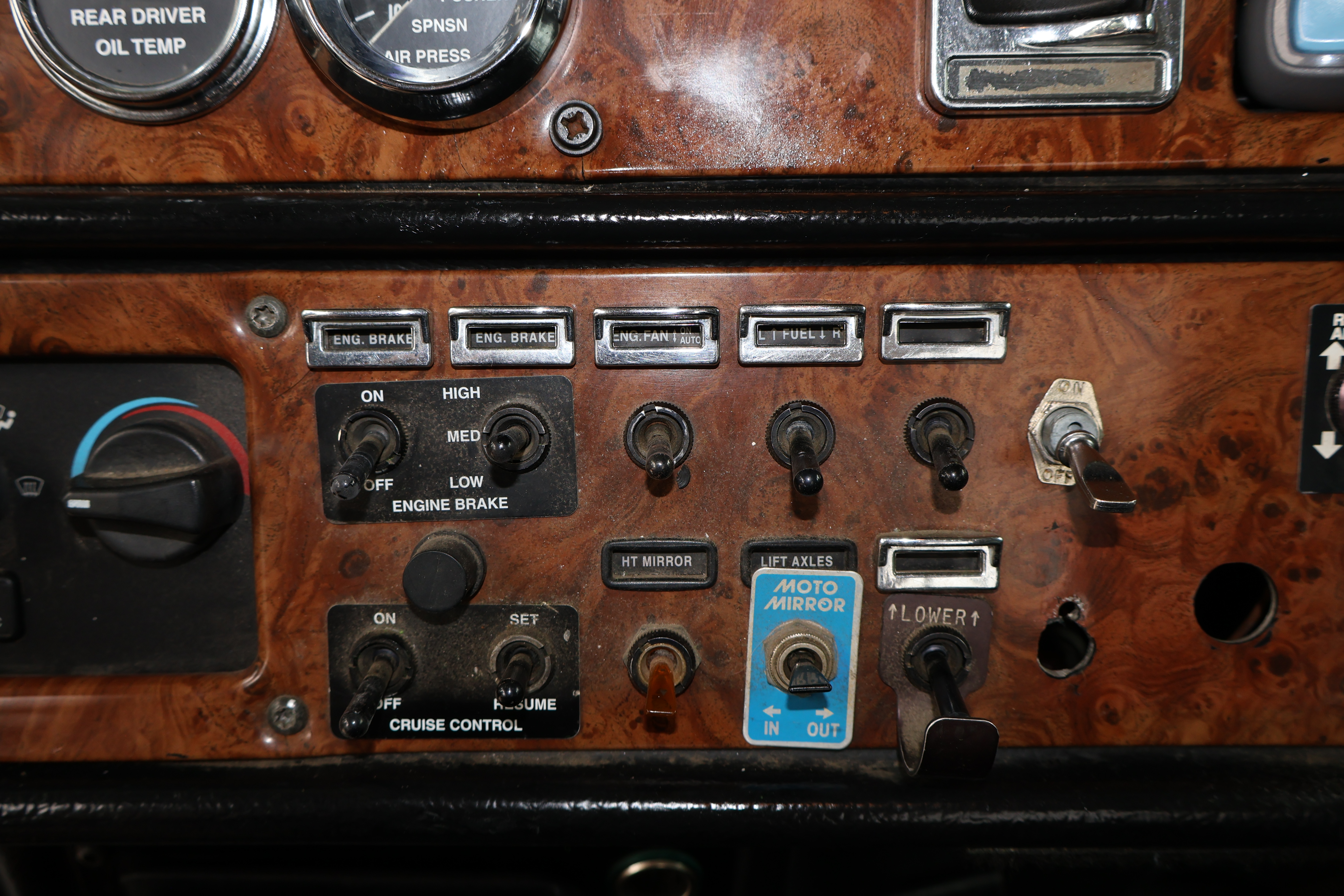 2001 PETERBILT 379 - Image 23