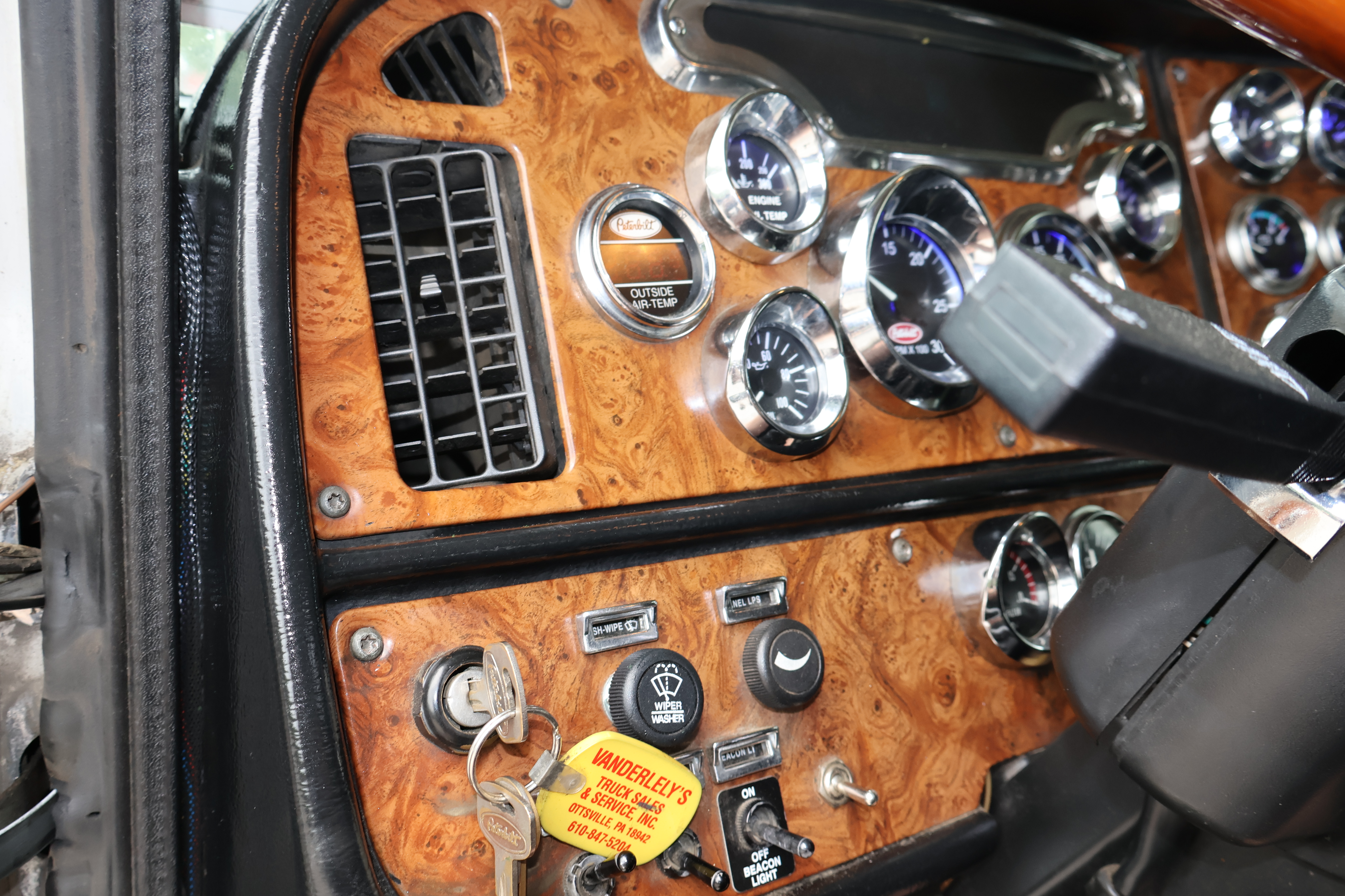 2001 PETERBILT 379 - Image 26