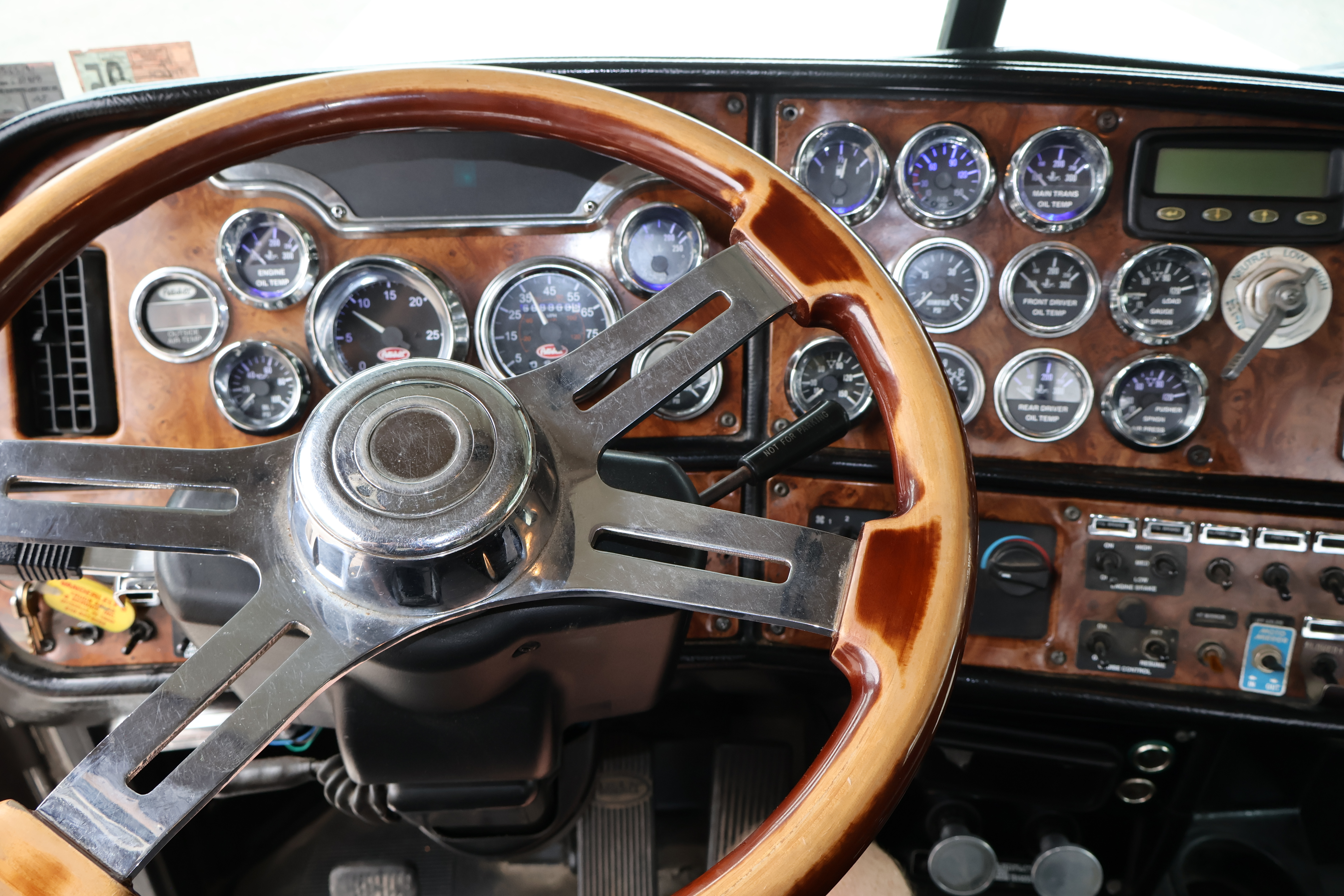 2001 PETERBILT 379 - Image 27