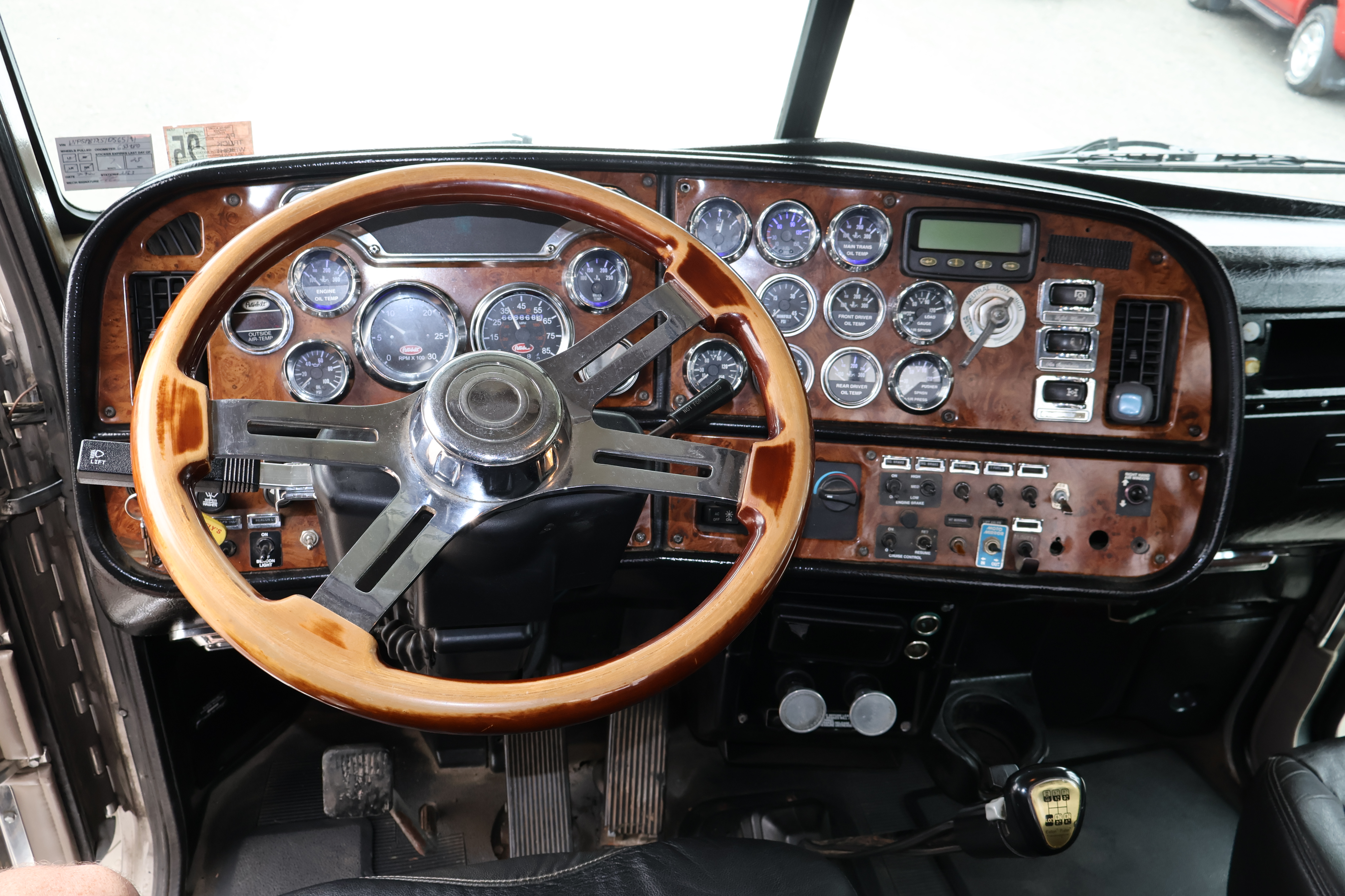 2001 PETERBILT 379 - Image 28