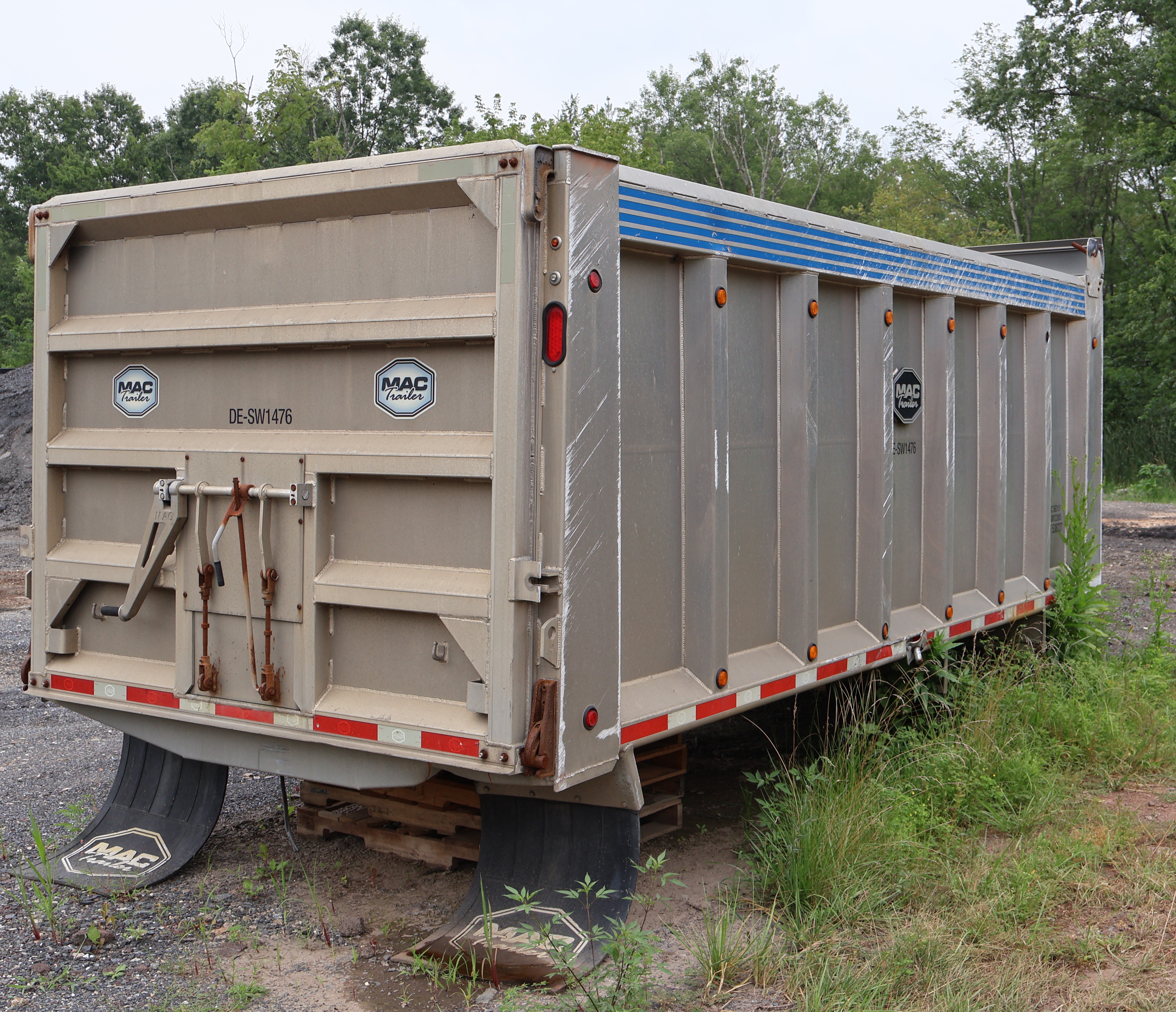 2016 MAC 8 foot - view 4 of 16