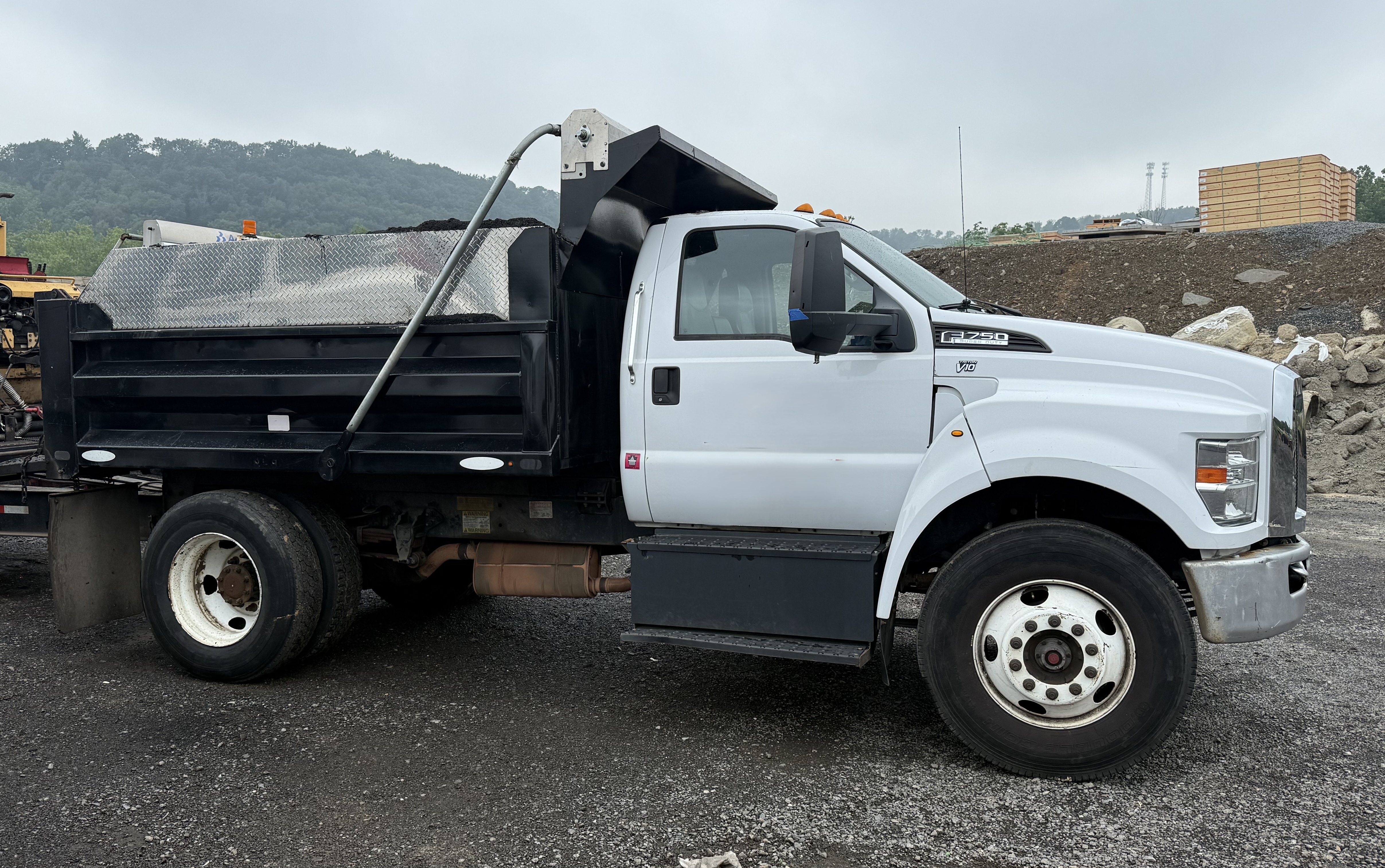2016 FORD F-750 - view 2 of 30