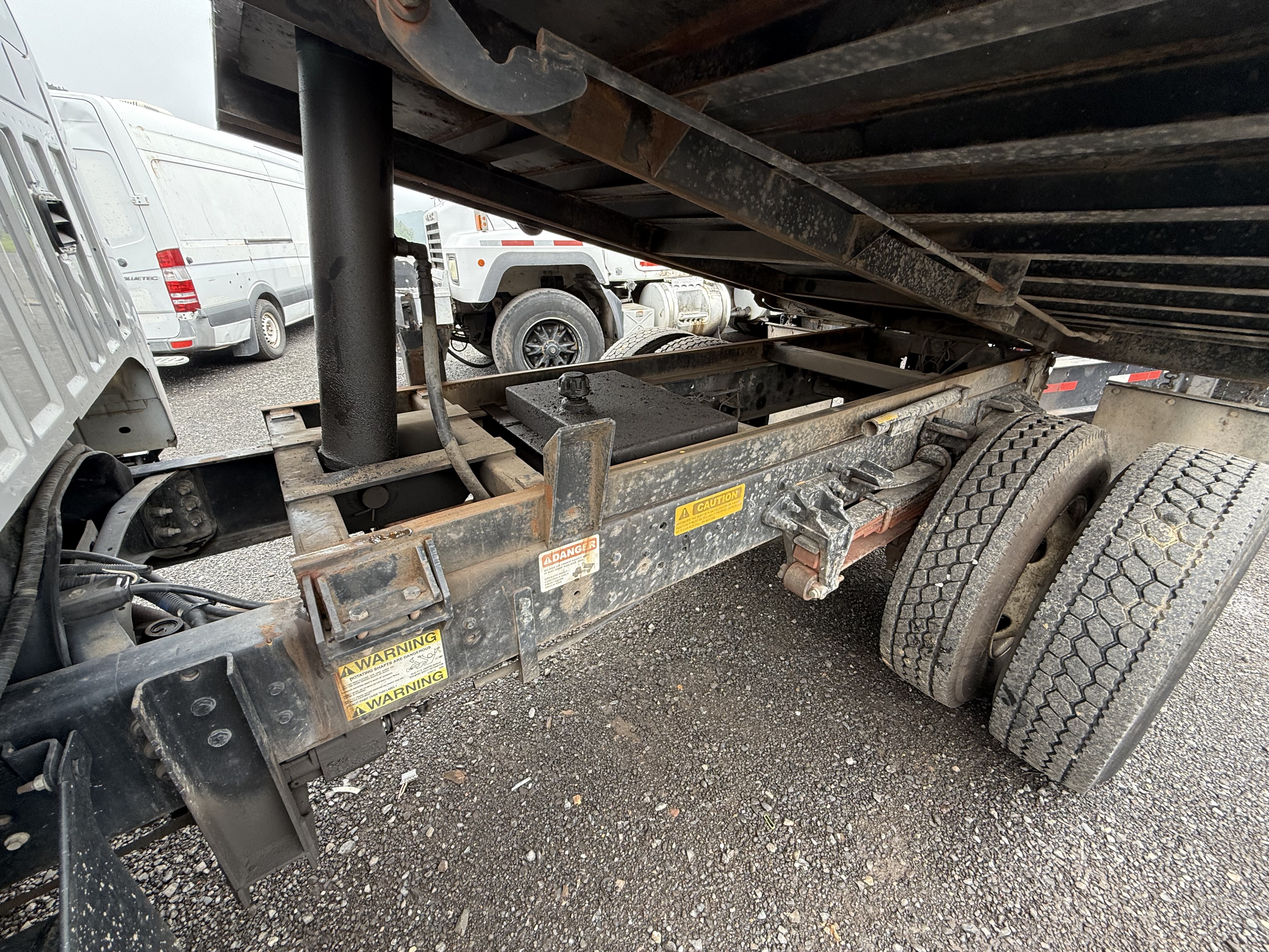 2016 FORD F-750 - Image 10