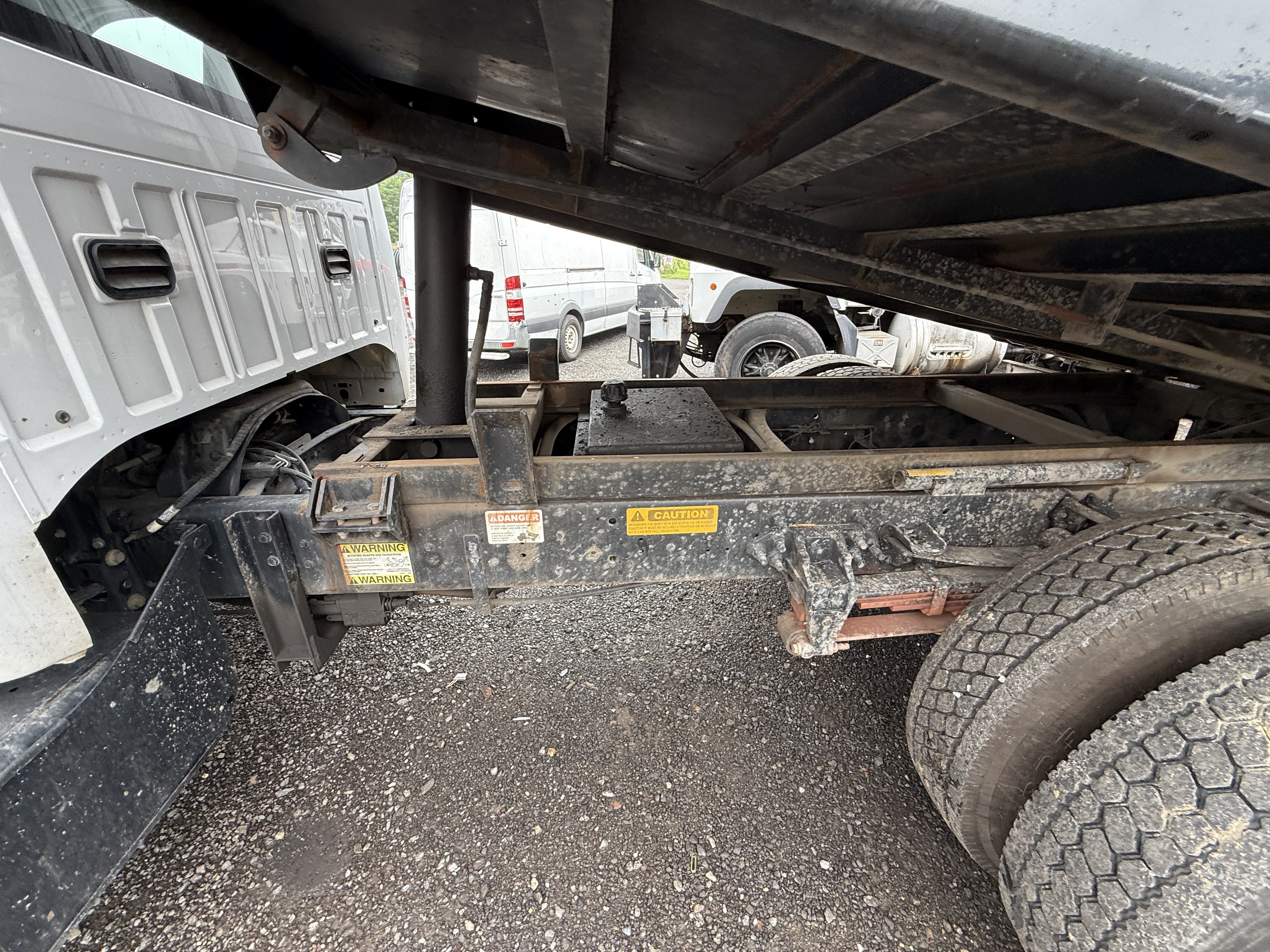 2016 FORD F-750 - Image 13