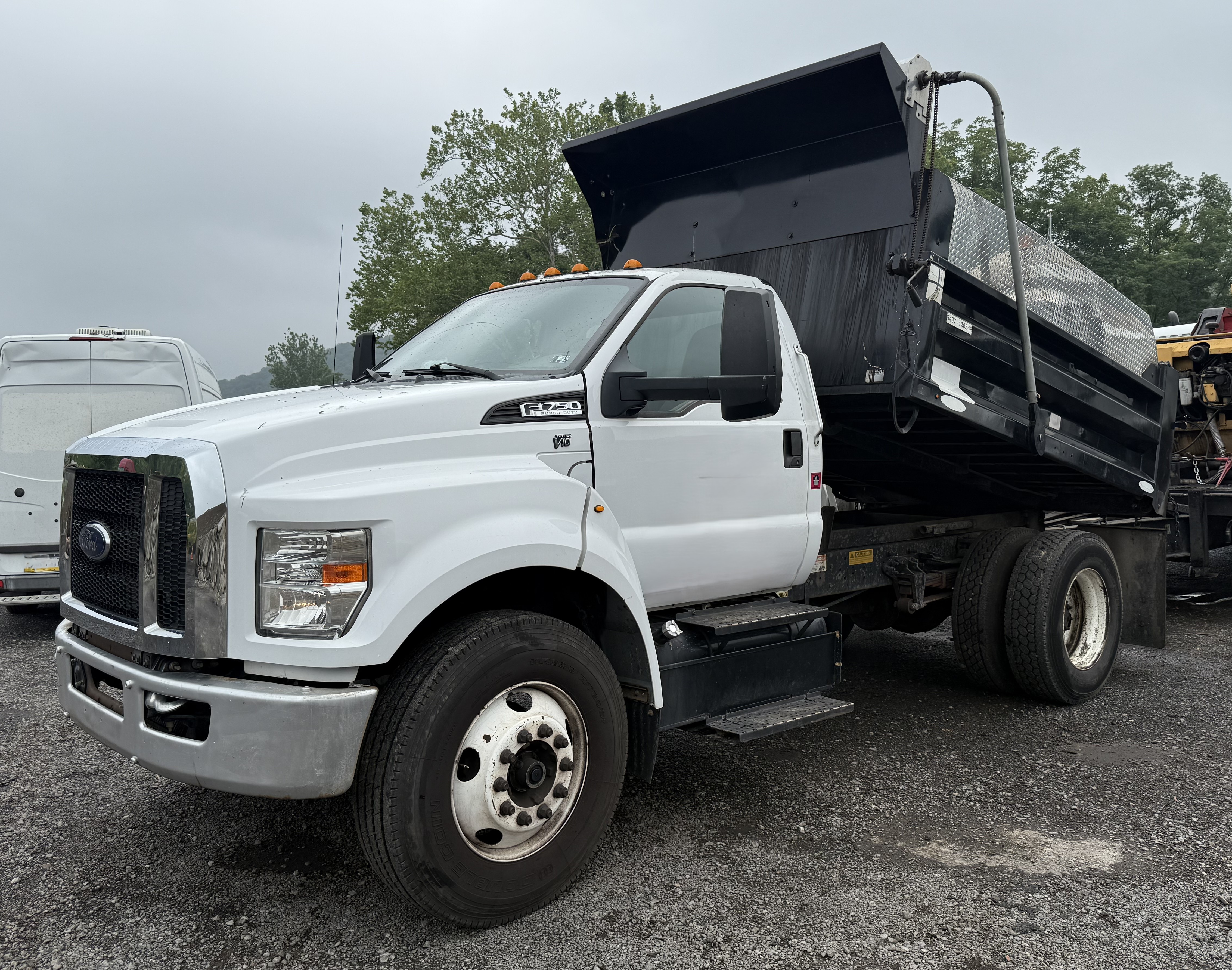 2016 FORD F-750 - Image 9