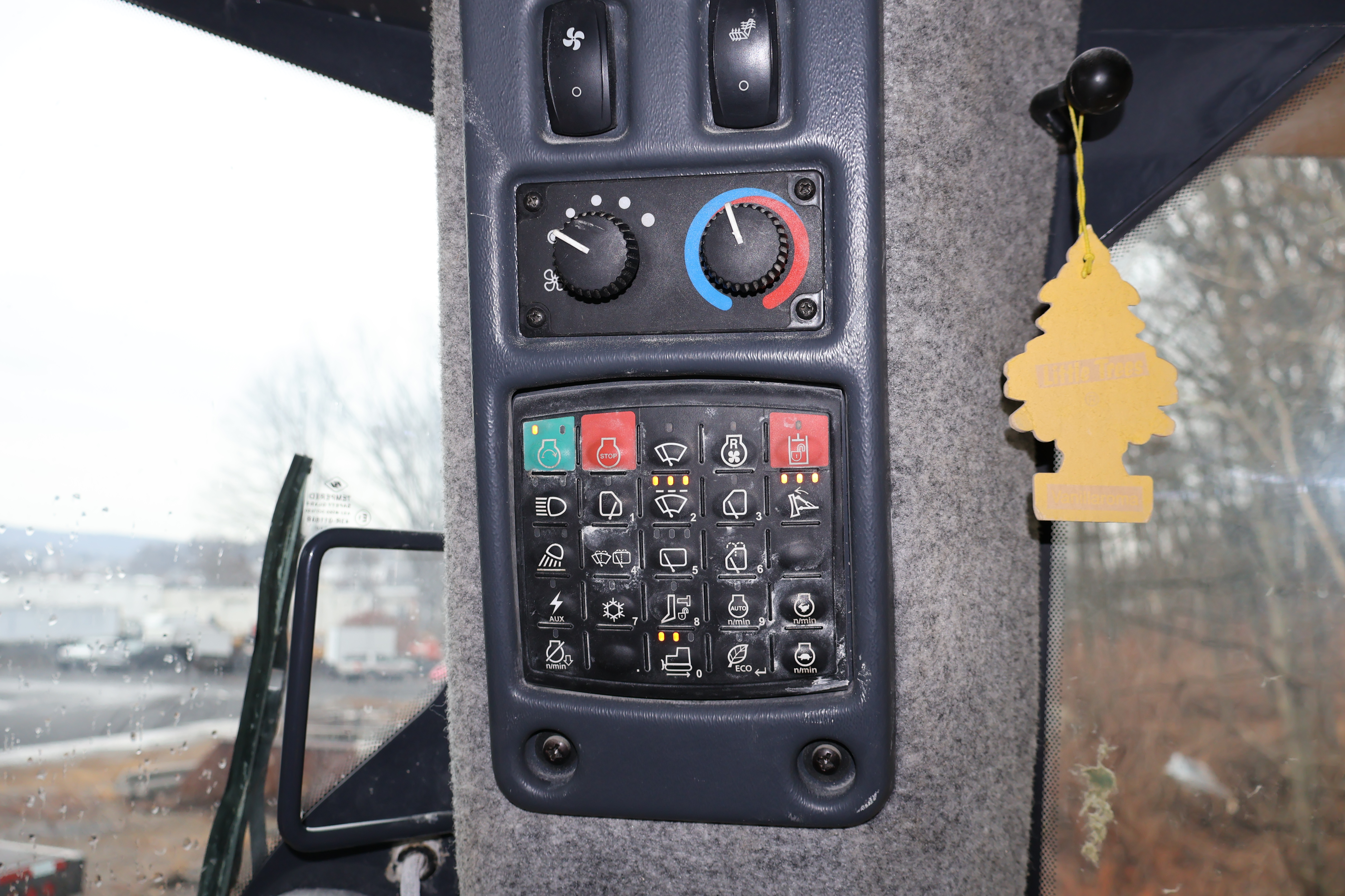 2021 DEERE 1050K - Image 18