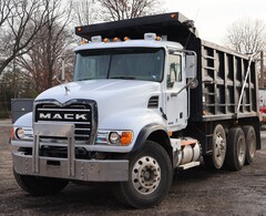2007 MACK Granite CV713 - Image 1