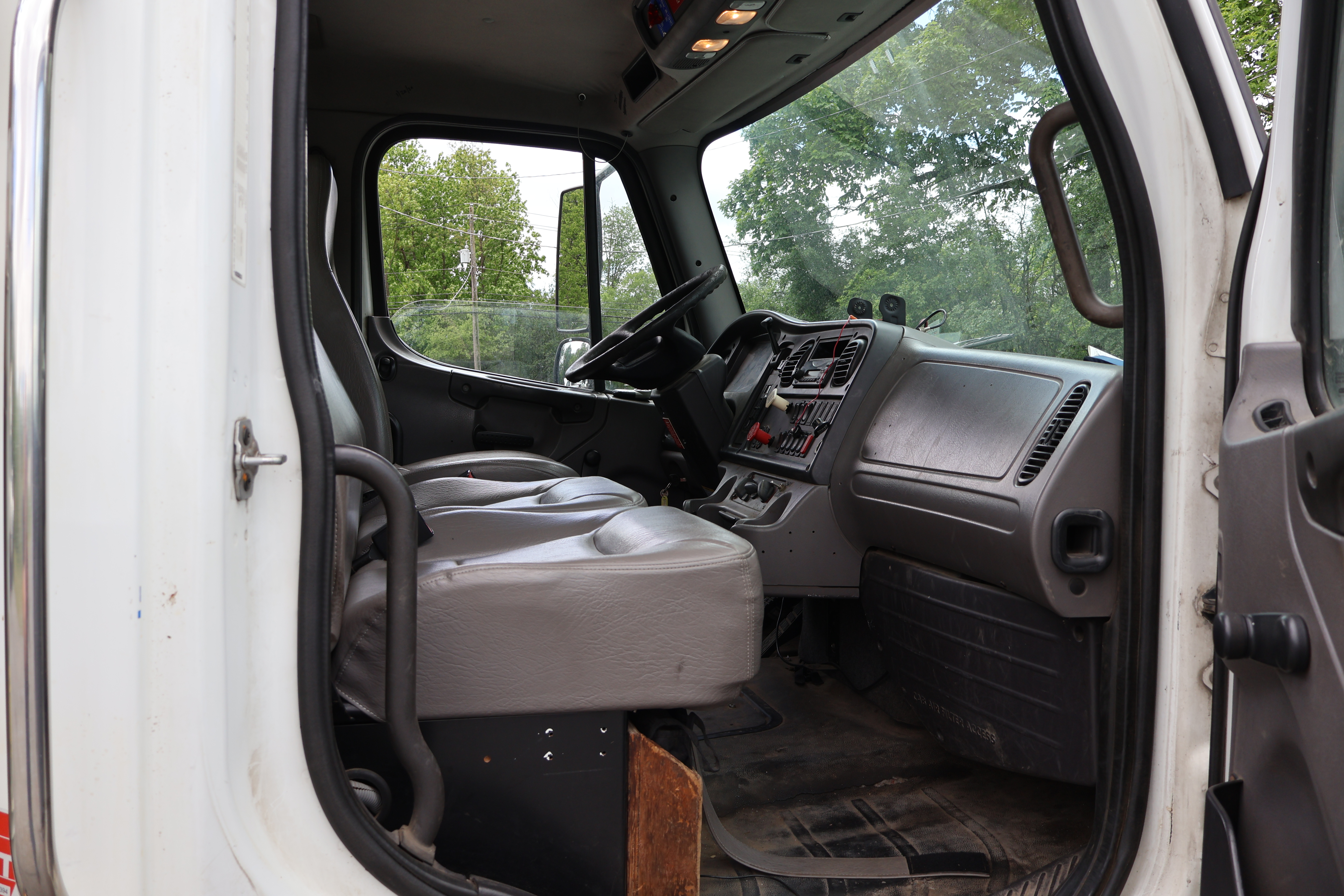 2012 FREIGHTLINER Business Class M2 - Image 24