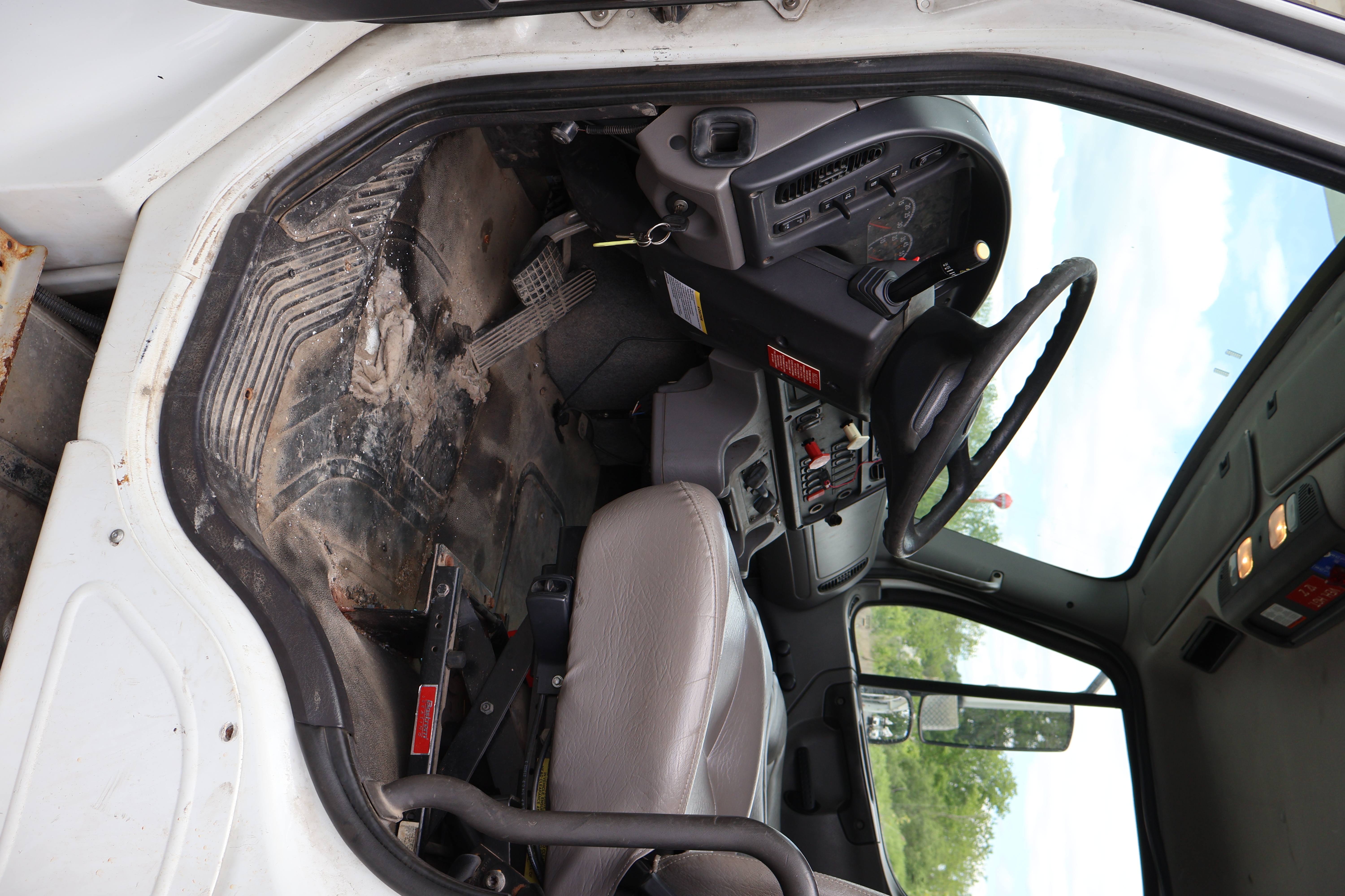 2012 FREIGHTLINER Business Class M2 - Image 26