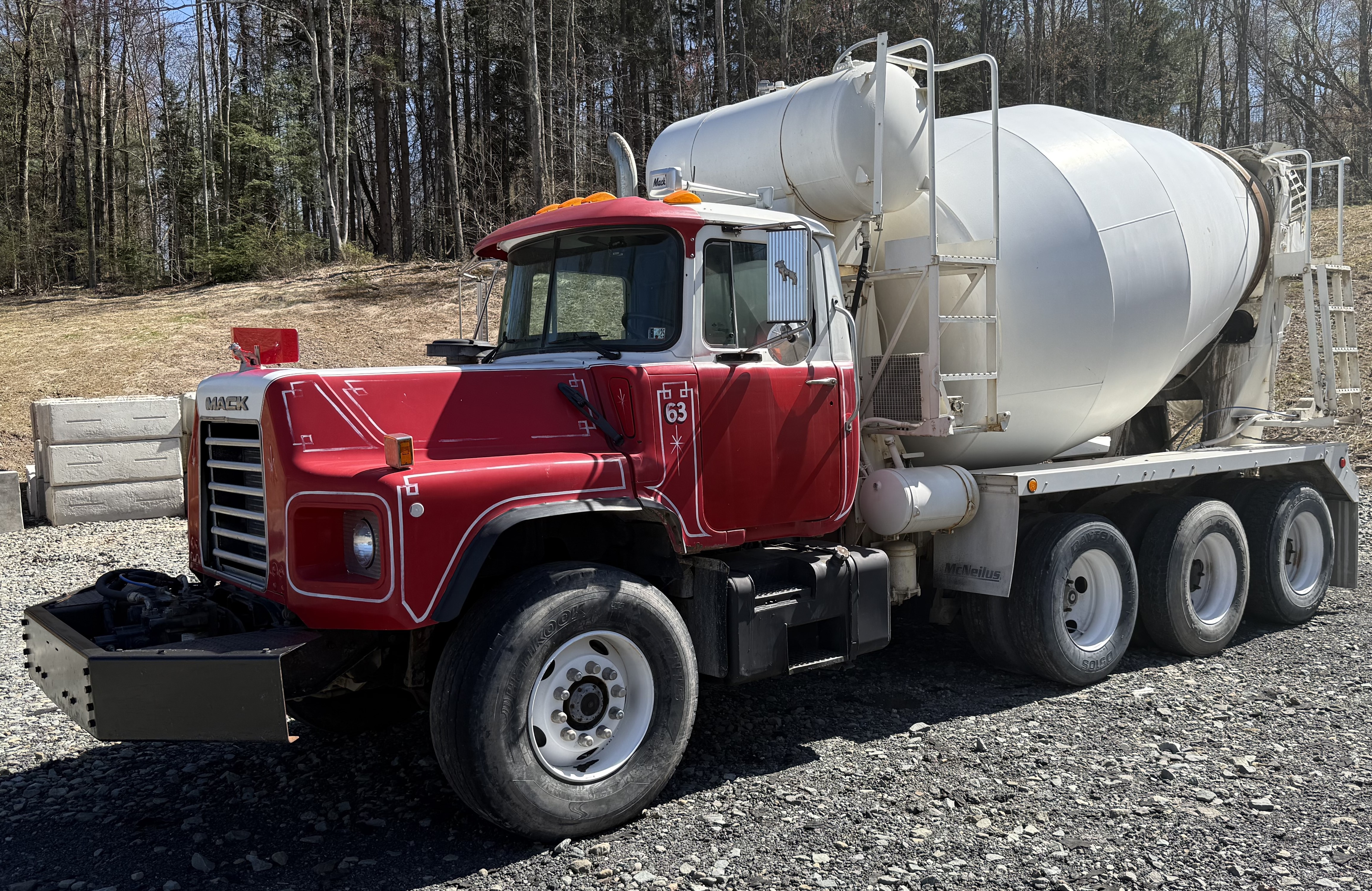 2005 MACK DM690S - view 1 of 40