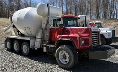 2005 MACK DM690S - Image 3